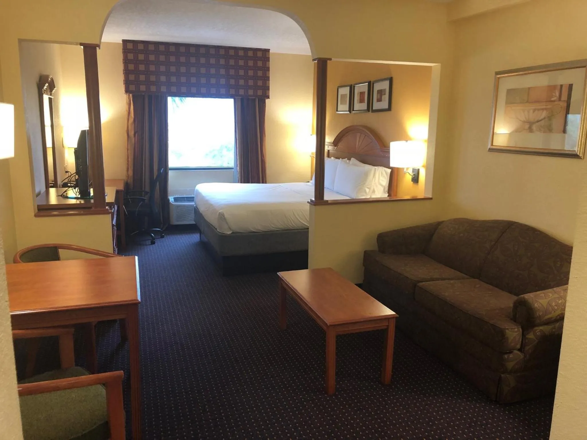 Photo of the whole room, Bed in Holiday Inn Express and Suites Fort Lauderdale Airport West by IHG