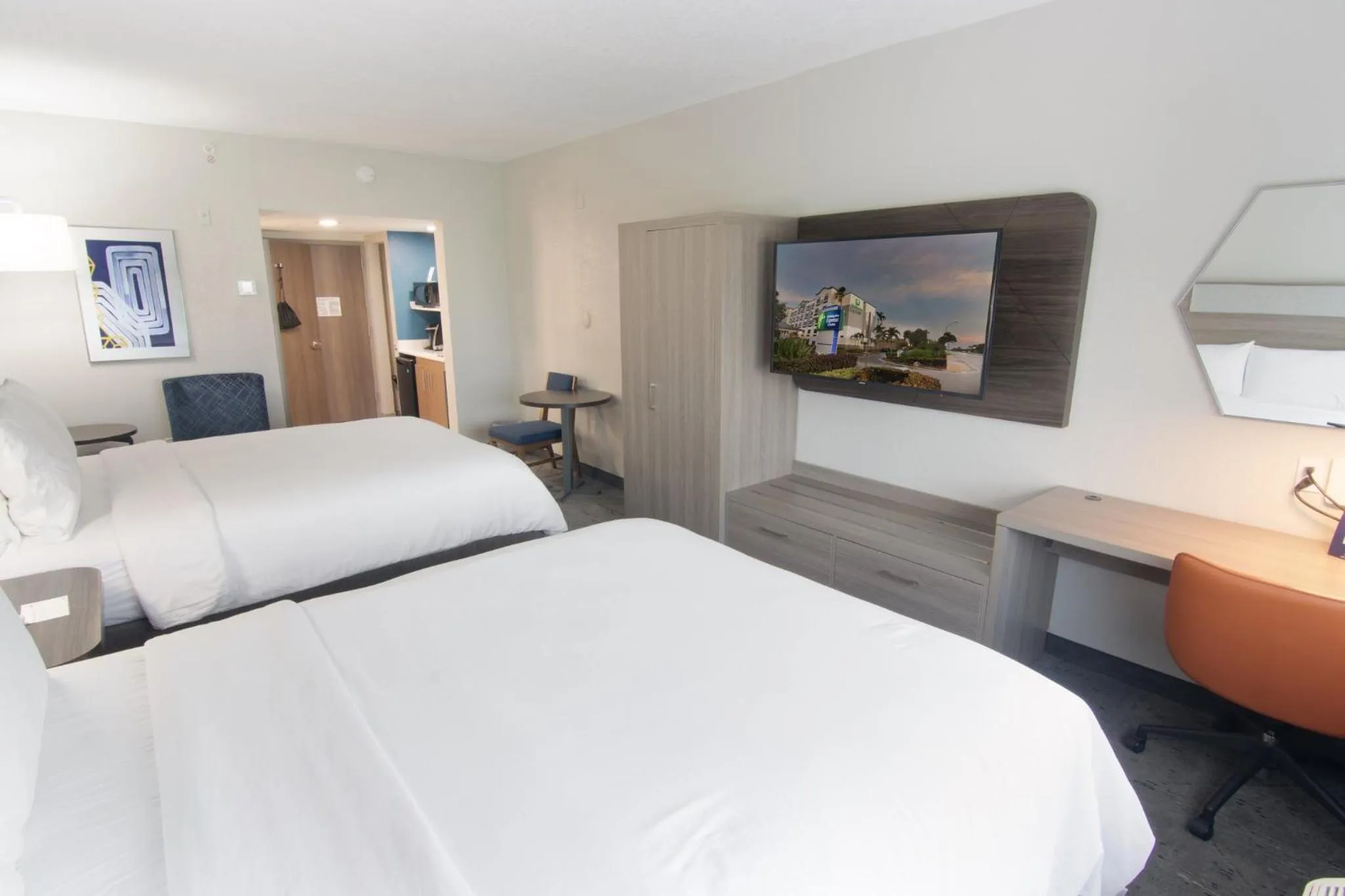 Photo of the whole room, Bed in Holiday Inn Express and Suites Fort Lauderdale Airport West by IHG