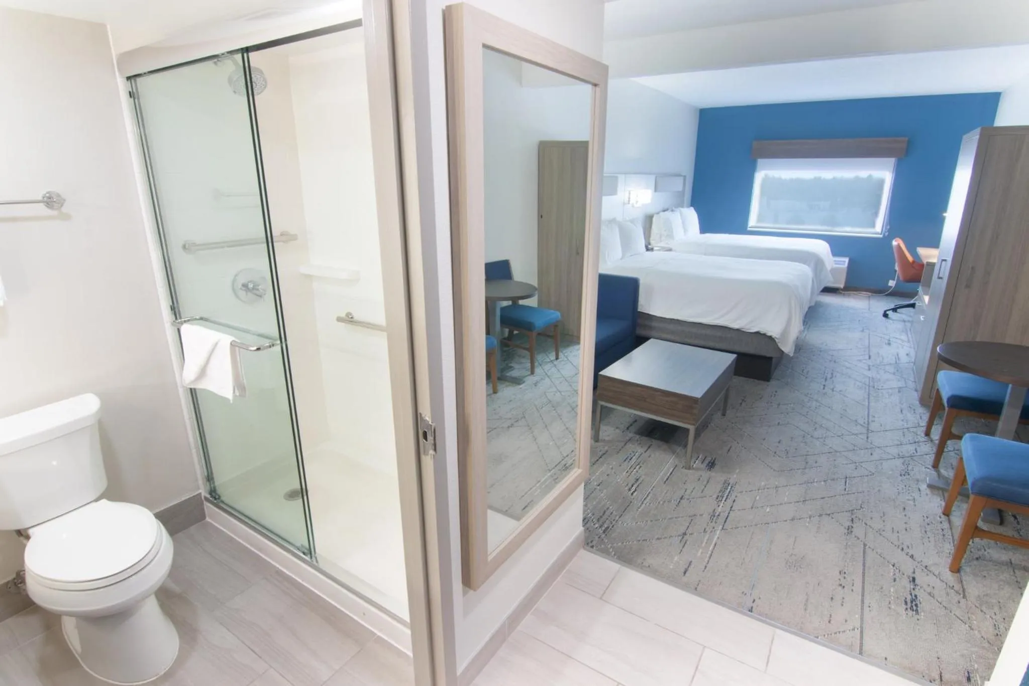 Photo of the whole room, Bed in Holiday Inn Express and Suites Fort Lauderdale Airport West by IHG