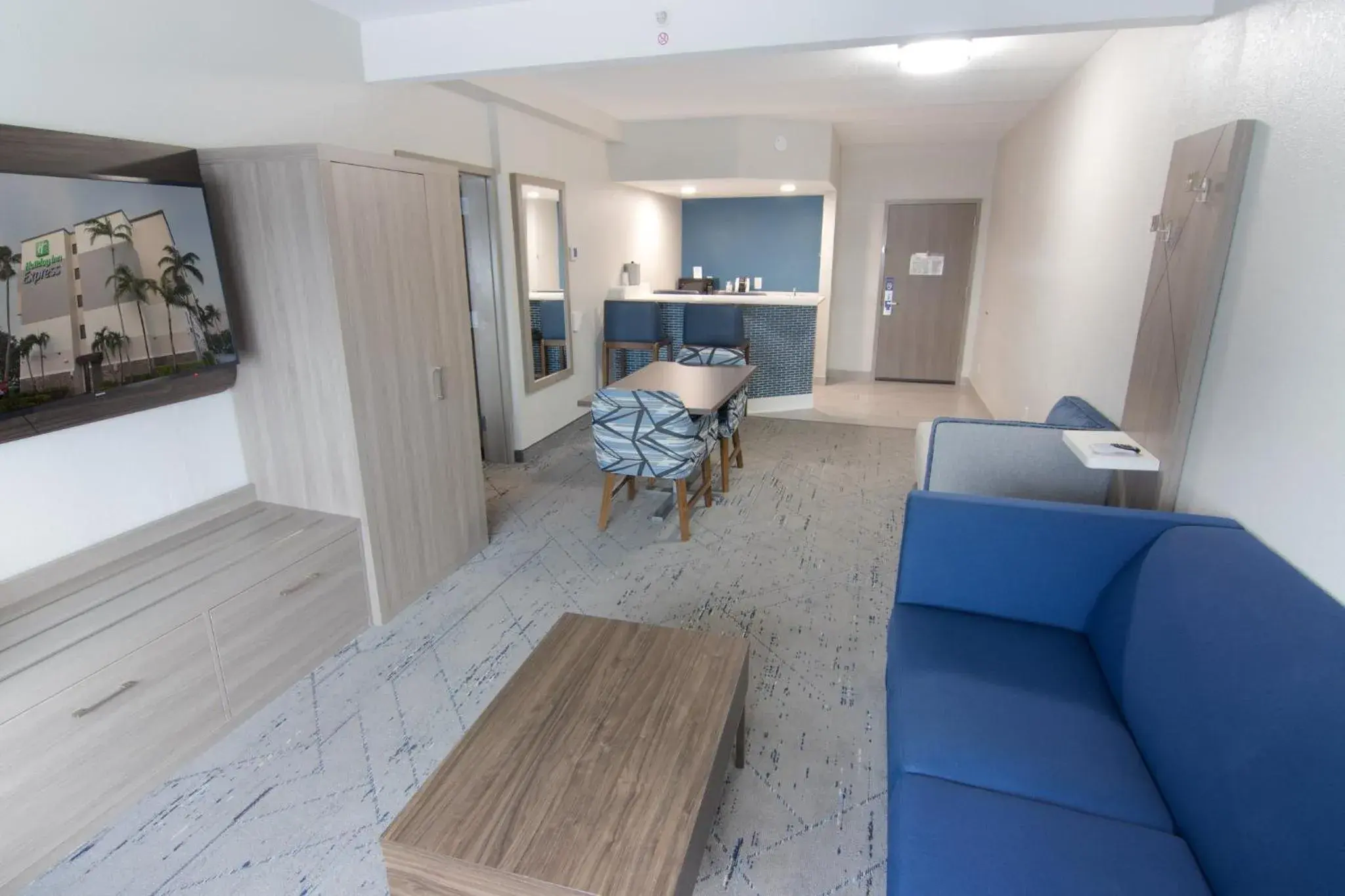 One-Bedroom King Suite - Non-Smoking in Holiday Inn Express and Suites Fort Lauderdale Airport West by IHG One-Bedroom King Suite - Non-Smoking in Holiday Inn Express and Suites Fort Lauderdale Airport West by IHG