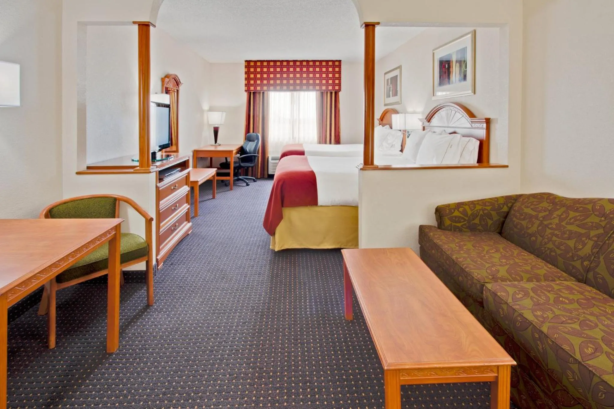 Photo of the whole room in Holiday Inn Express and Suites Fort Lauderdale Airport West by IHG