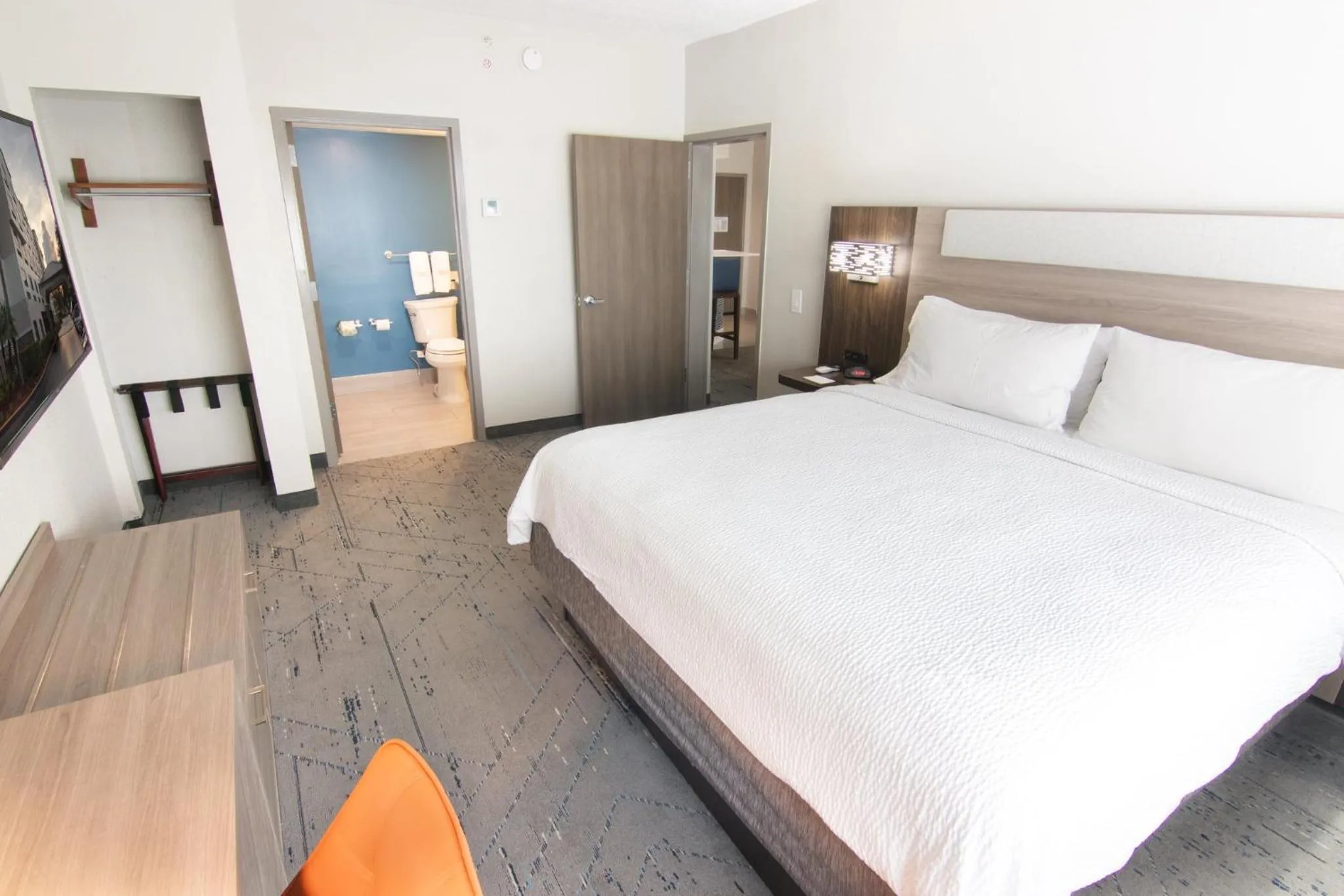 Photo of the whole room, Bed in Holiday Inn Express and Suites Fort Lauderdale Airport West by IHG