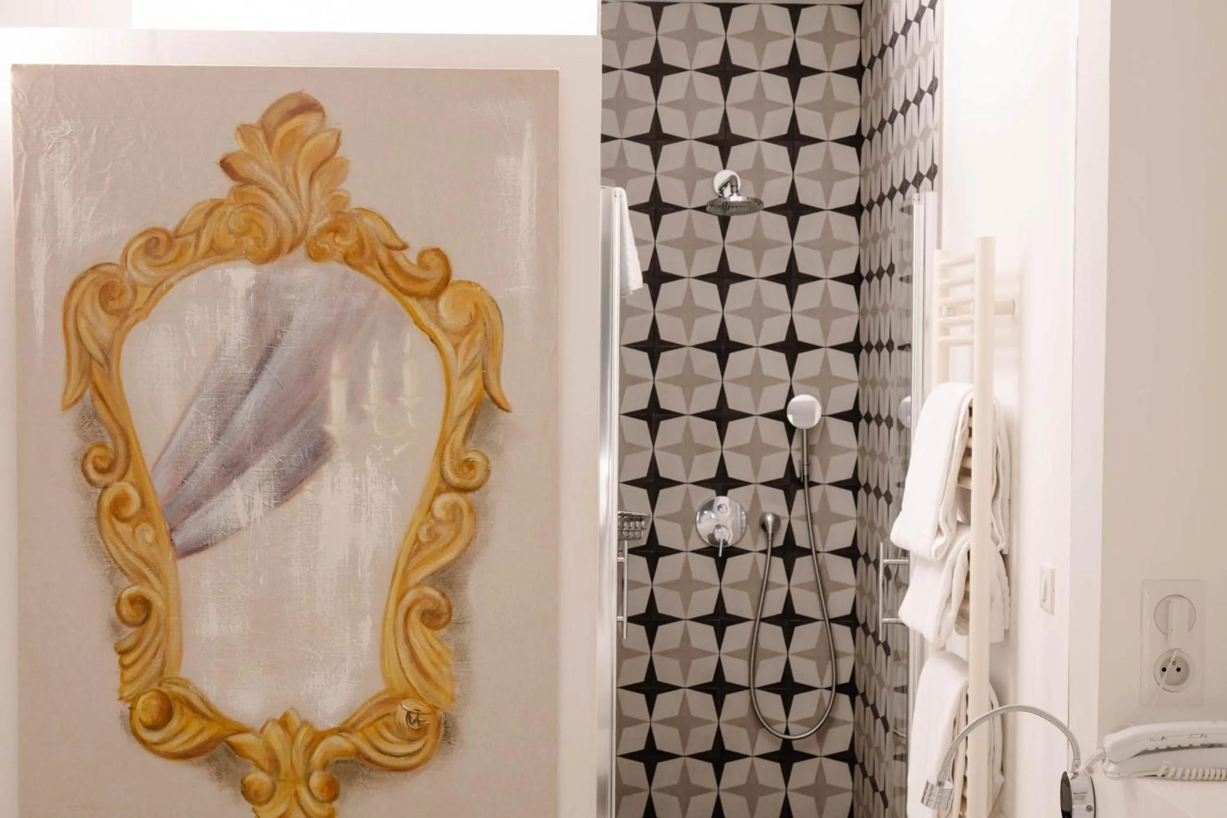 Shower in Château du Clair de Lune - Boutique Luxury Hotel