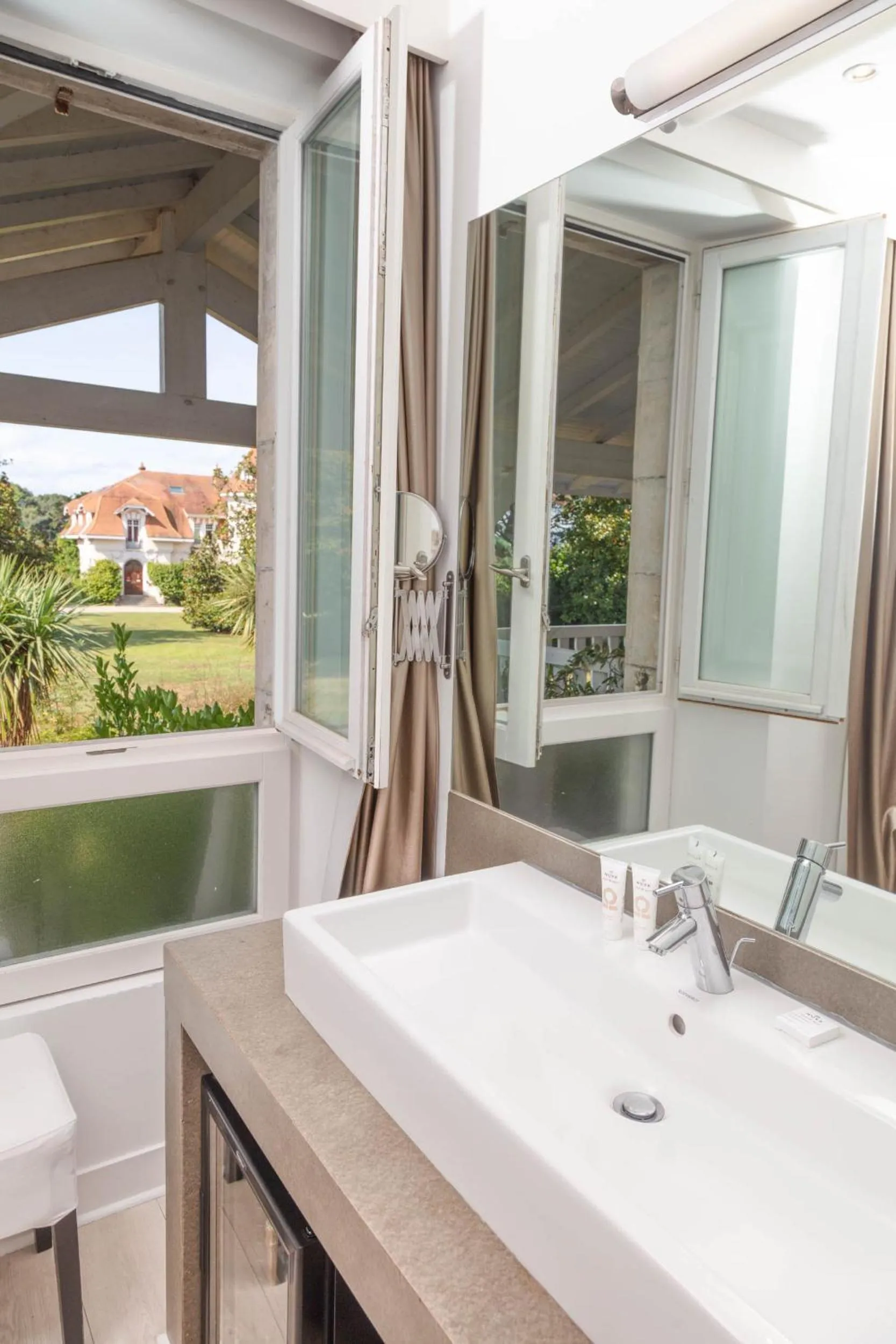 Bathroom in Château du Clair de Lune - Boutique Luxury Hotel