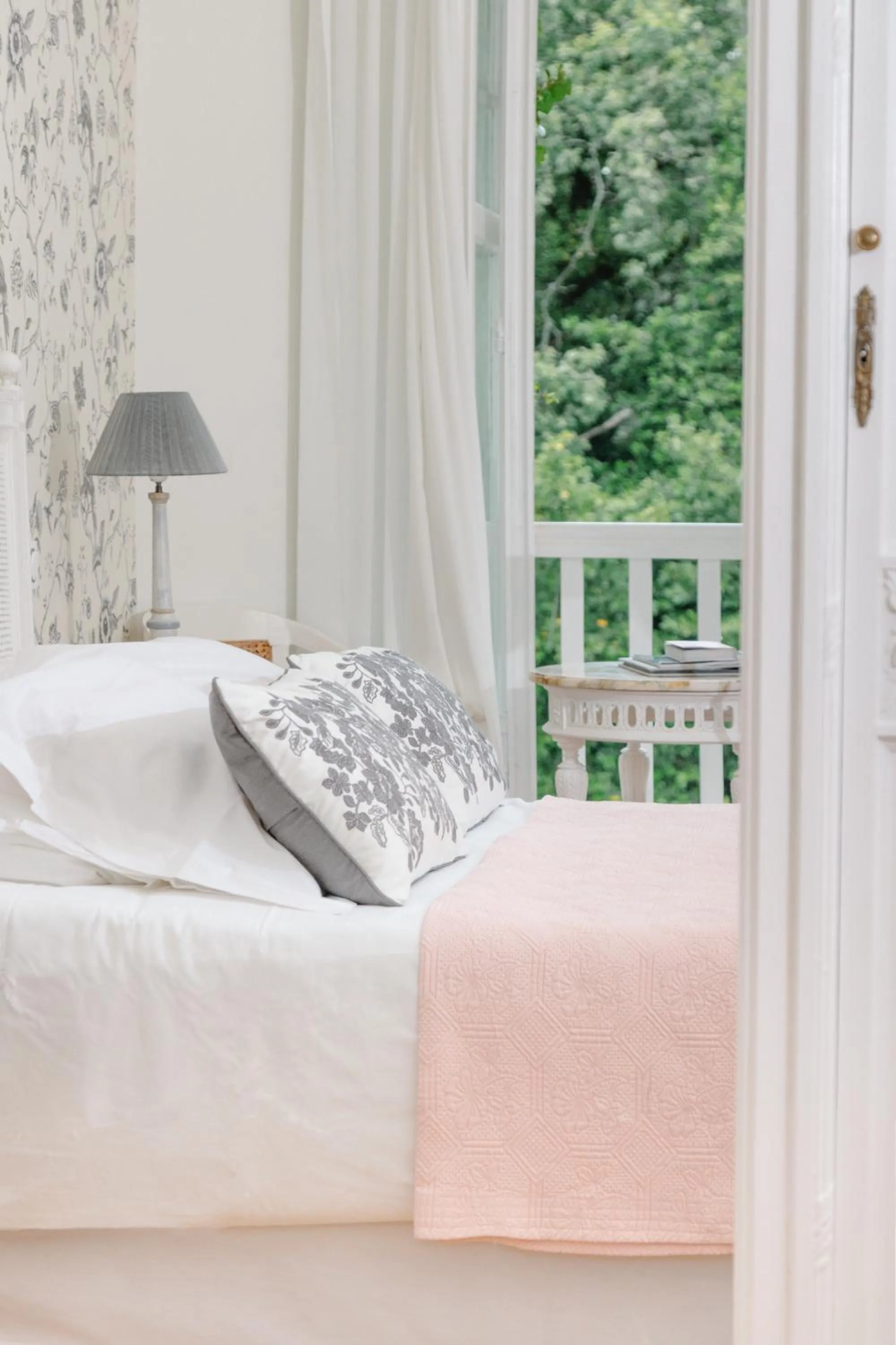 Bed in Château du Clair de Lune - Boutique Luxury Hotel