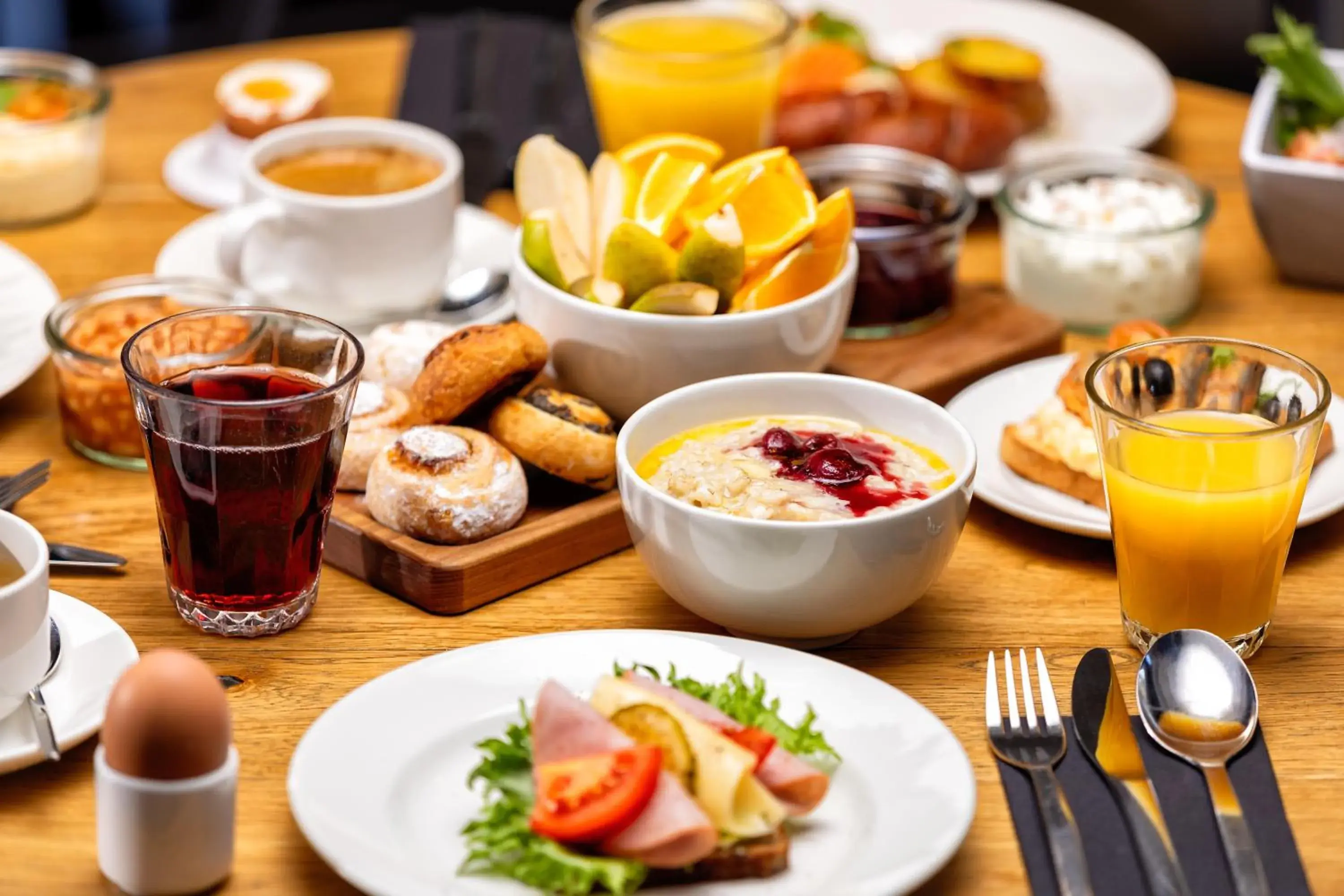 Restaurant/places to eat in Metropol Hotel Restaurant/places to eat in Metropol Hotel