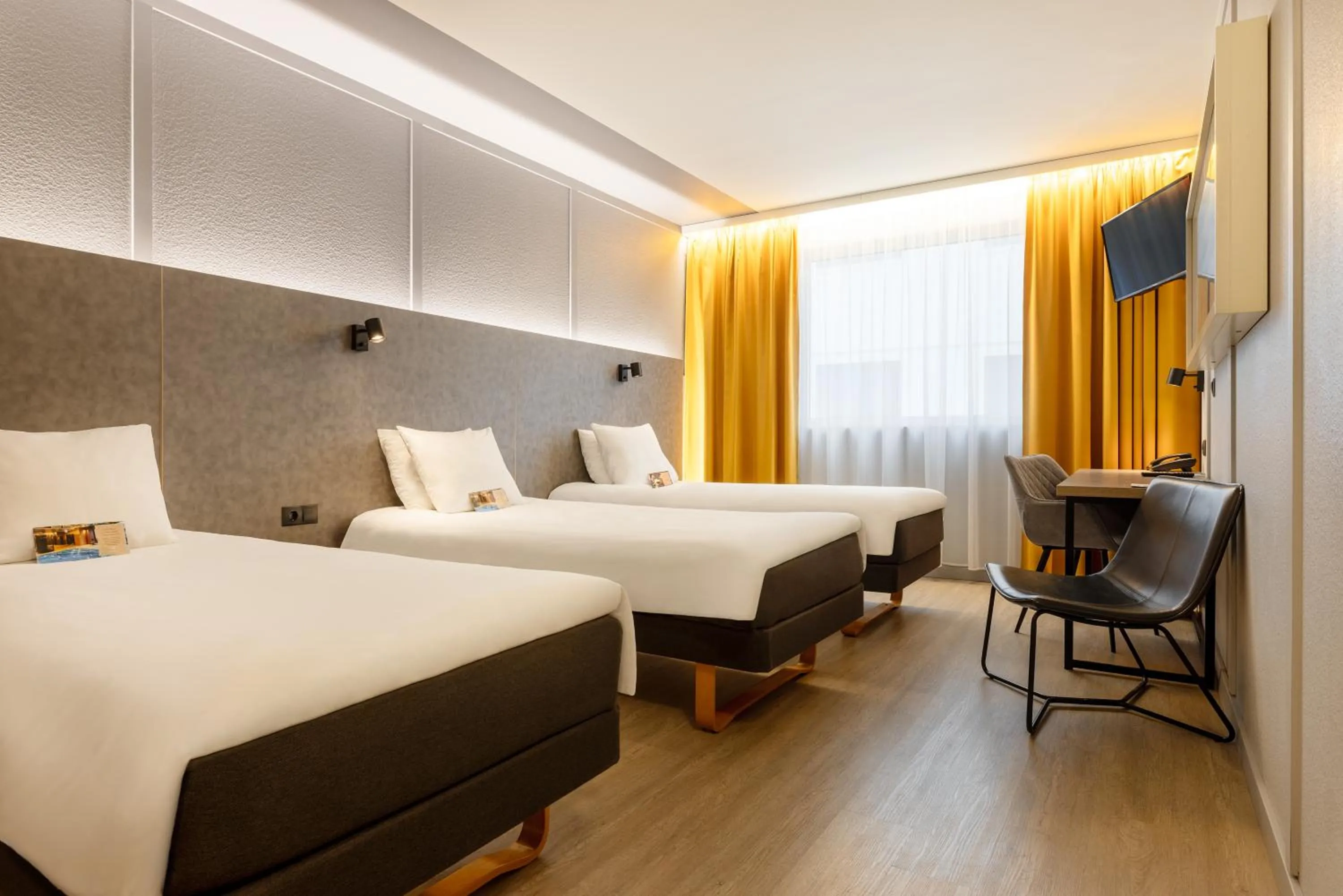 Bedroom, Bed in Metropol Hotel