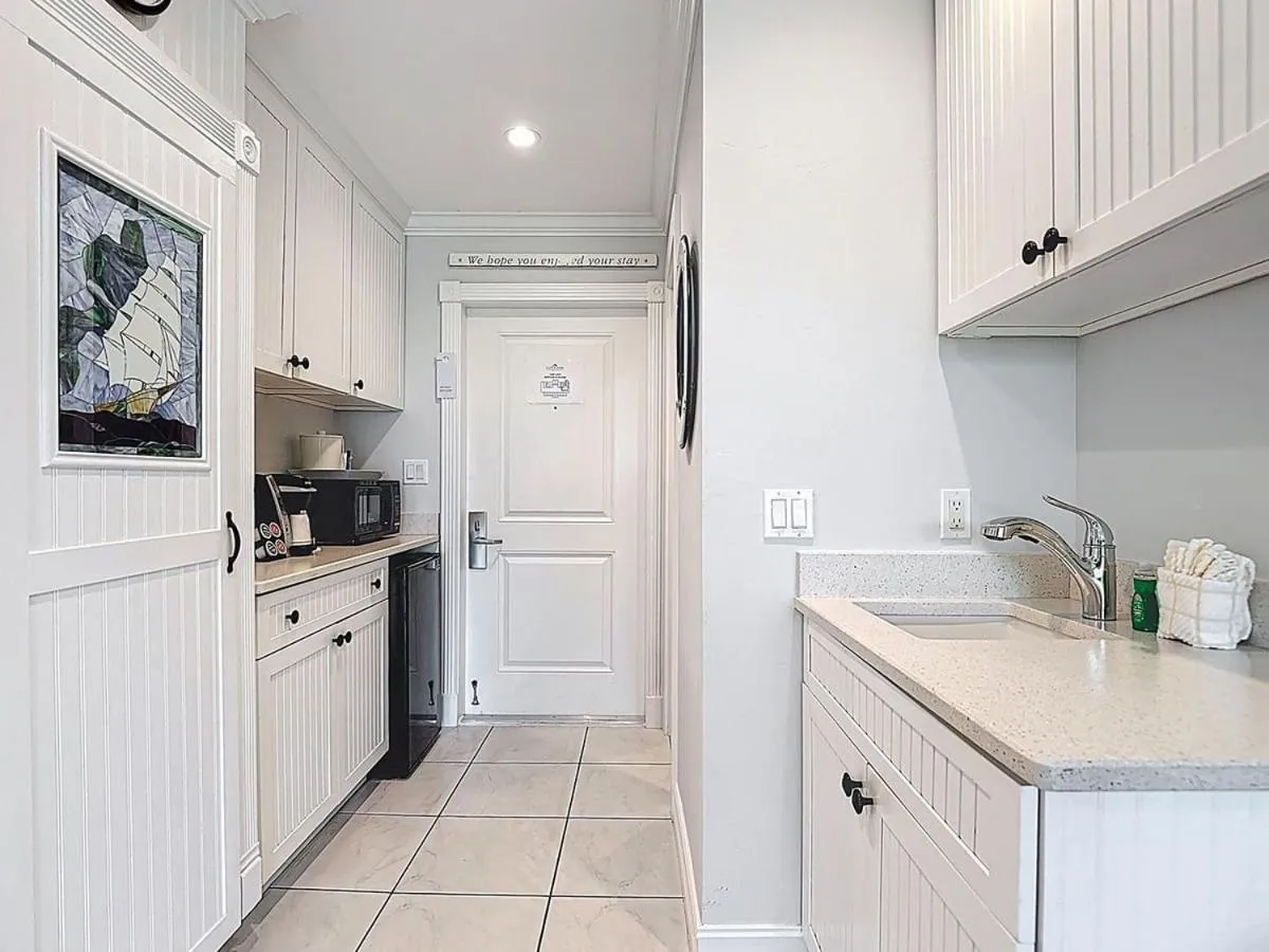 Cove Inn on Naples Bay