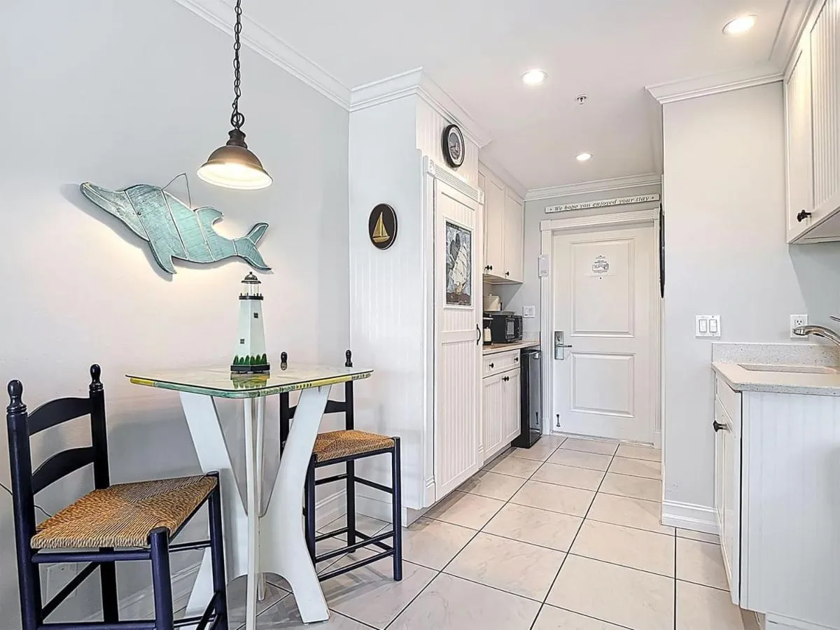 Cove Inn on Naples Bay