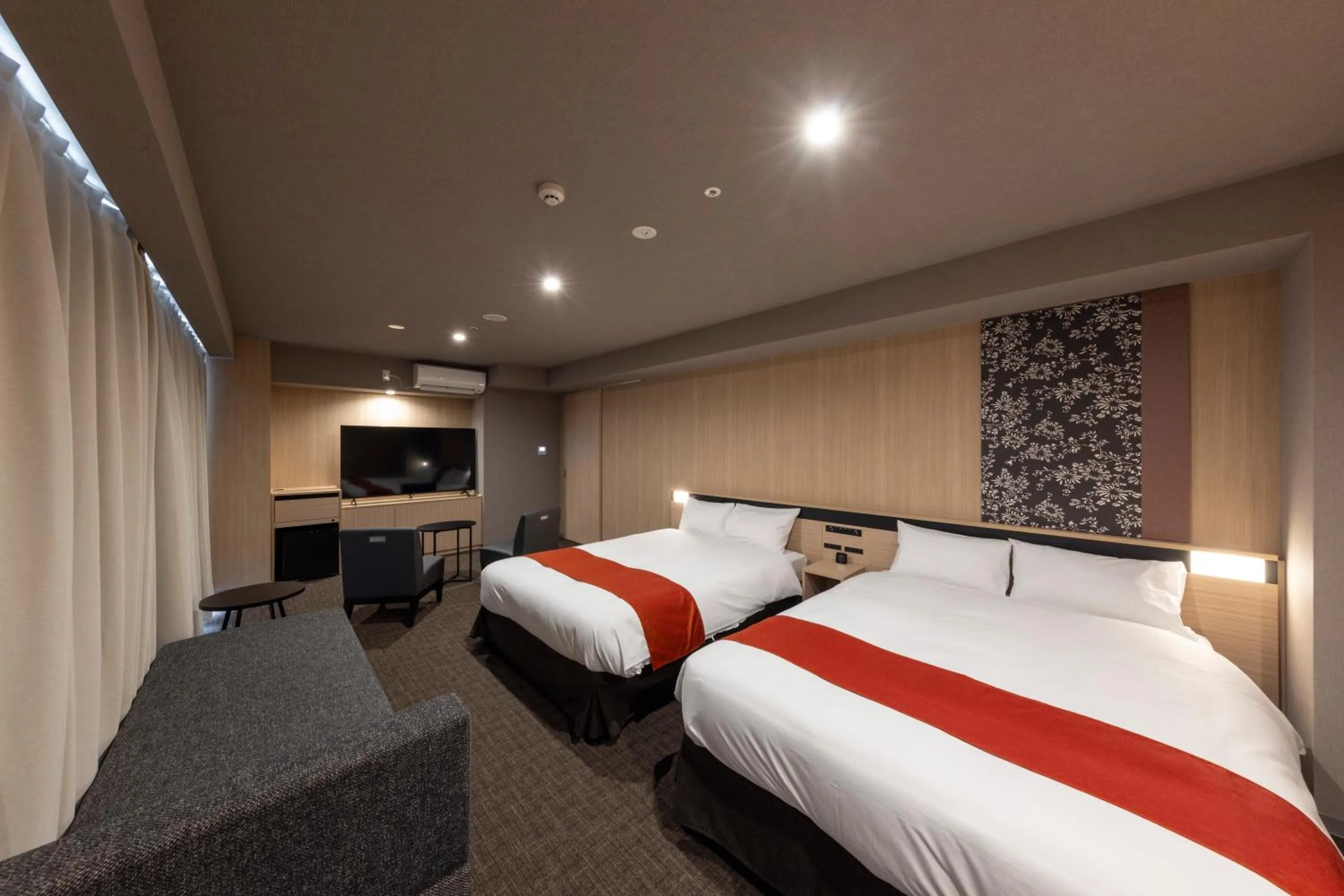 Photo of the whole room, Bed in Sanco Inn Iseshi-Ekimae Shikinoyu