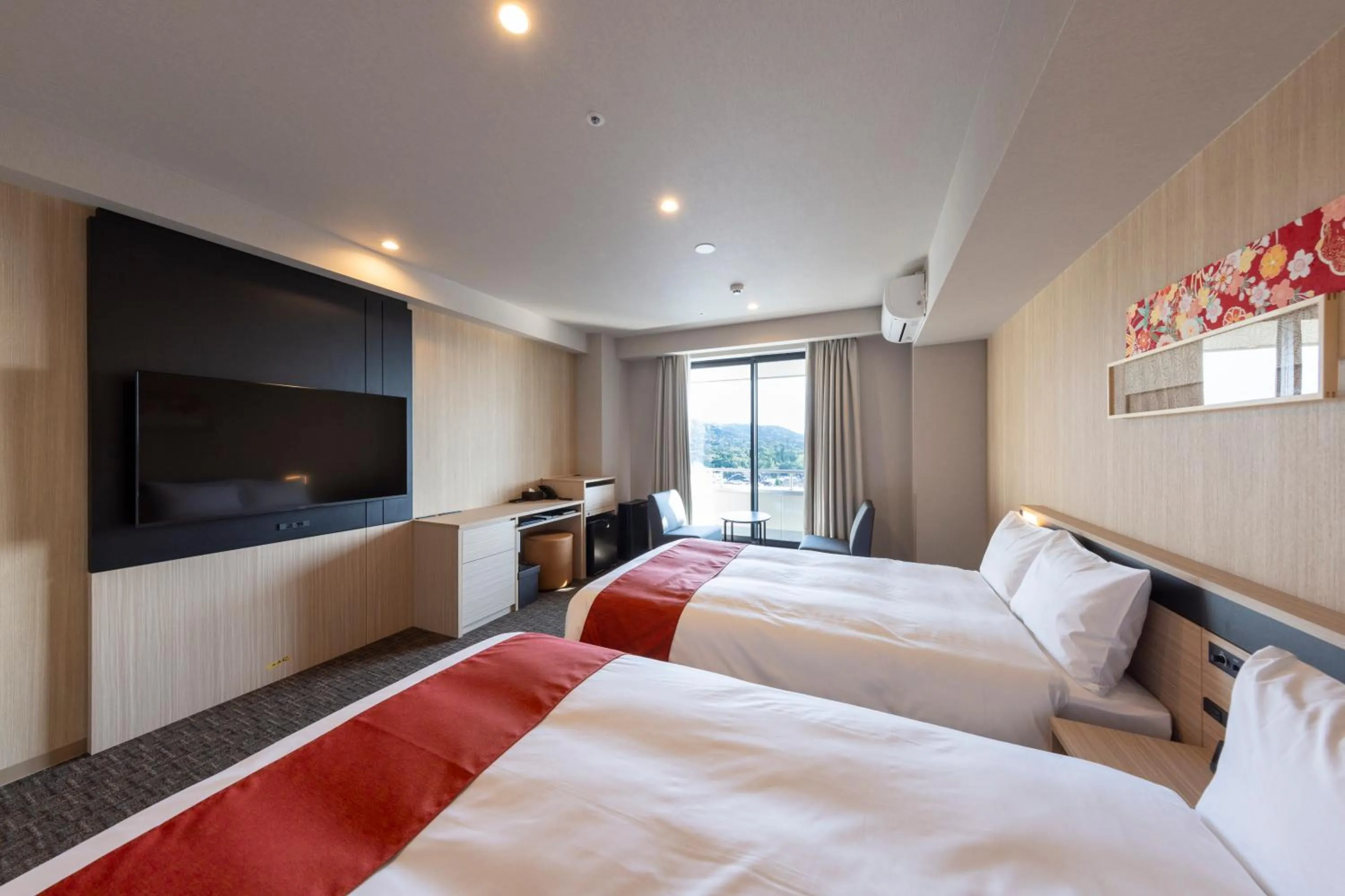 Photo of the whole room, Bed in Sanco Inn Iseshi-Ekimae Shikinoyu