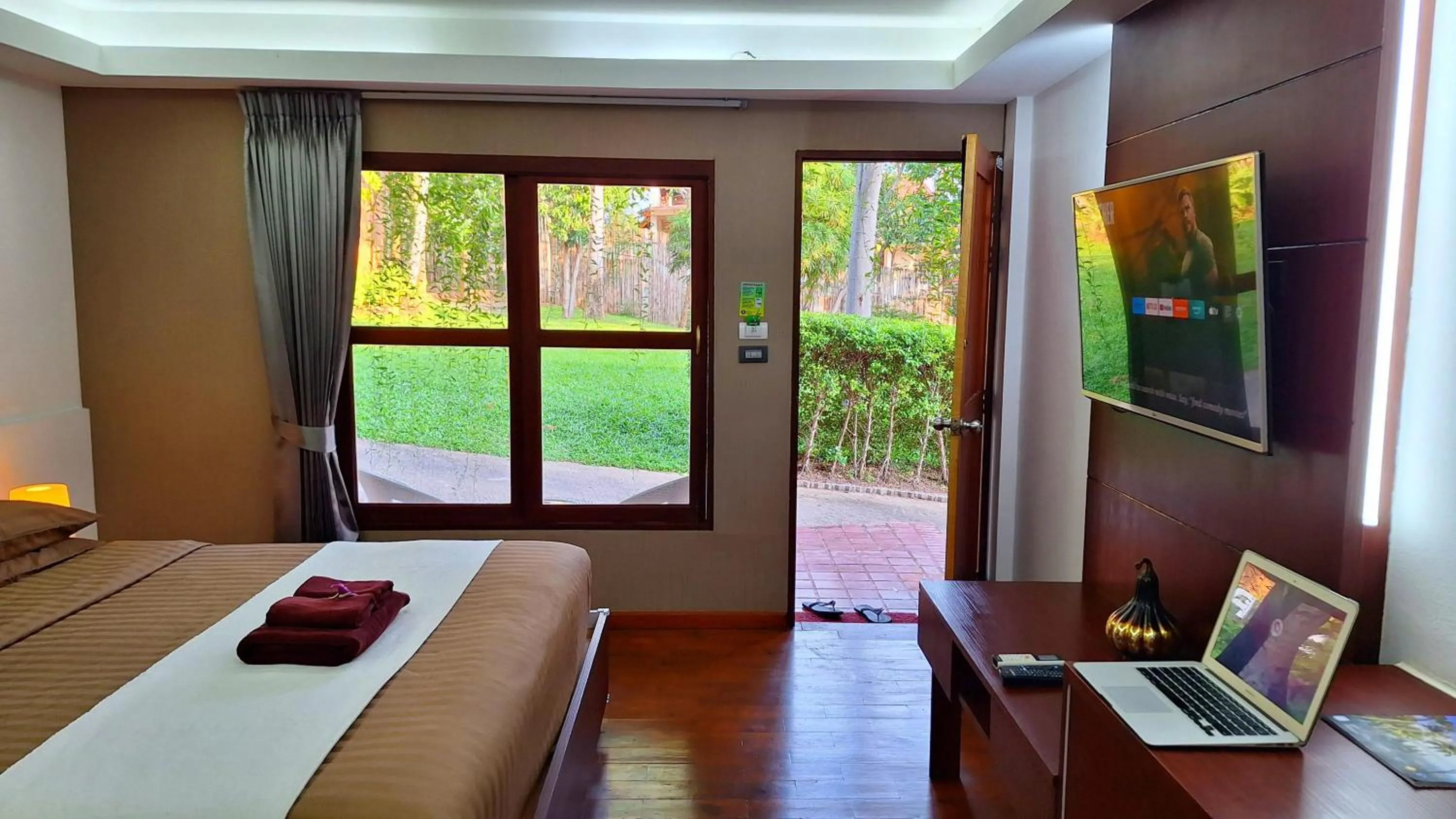 Garden view, Bed in Alpha Gay Resort & Spa - Men Only