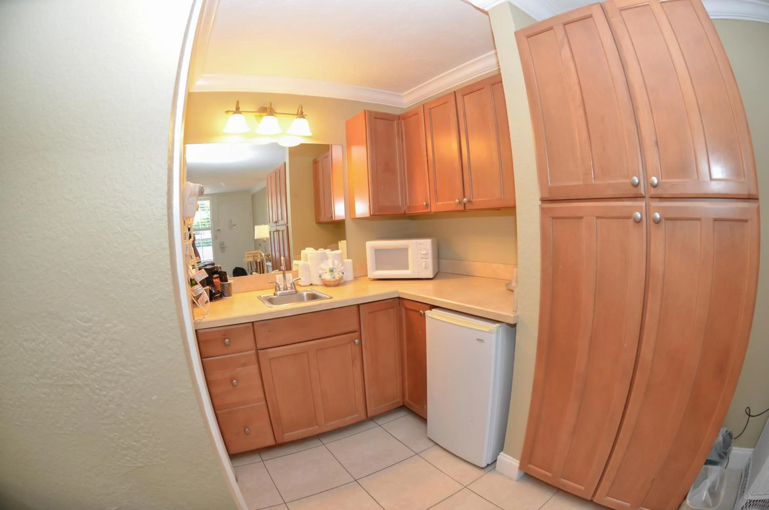 Kitchen or kitchenette in Gulfcoast Inn Naples