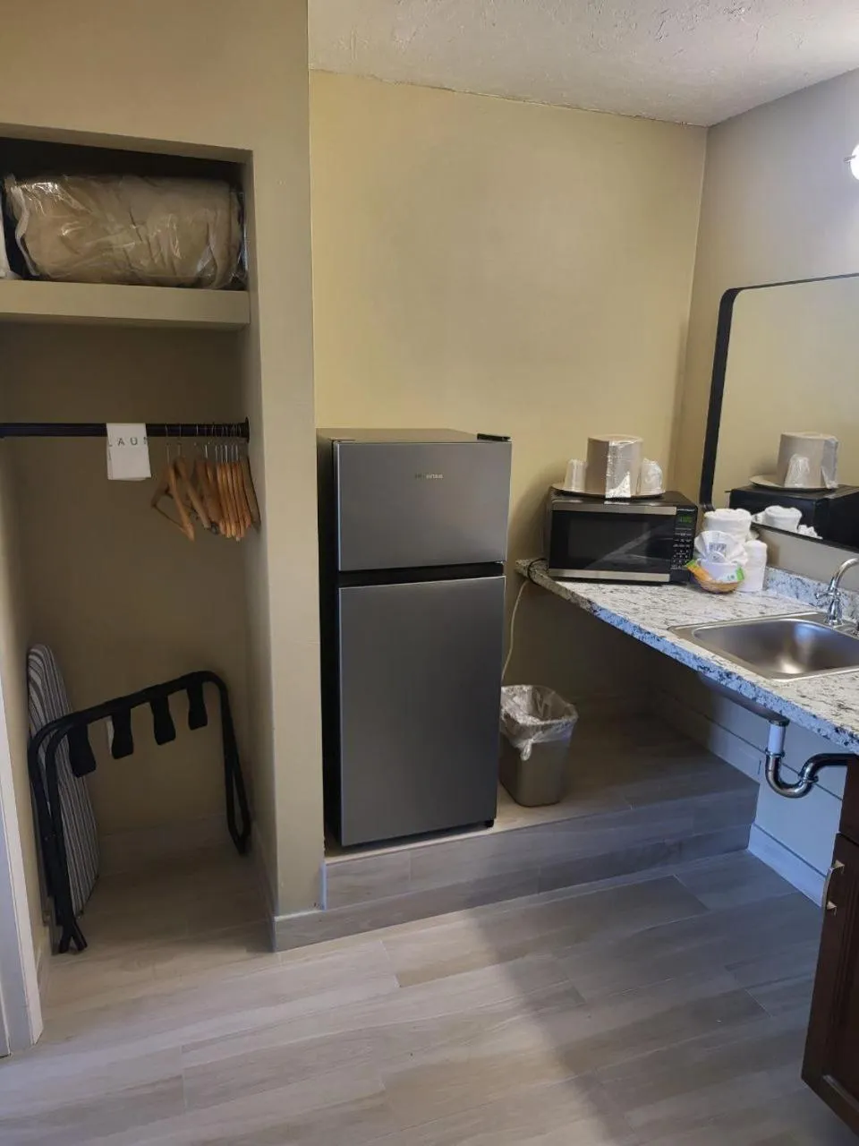 Kitchen or kitchenette in Gulfcoast Inn Naples
