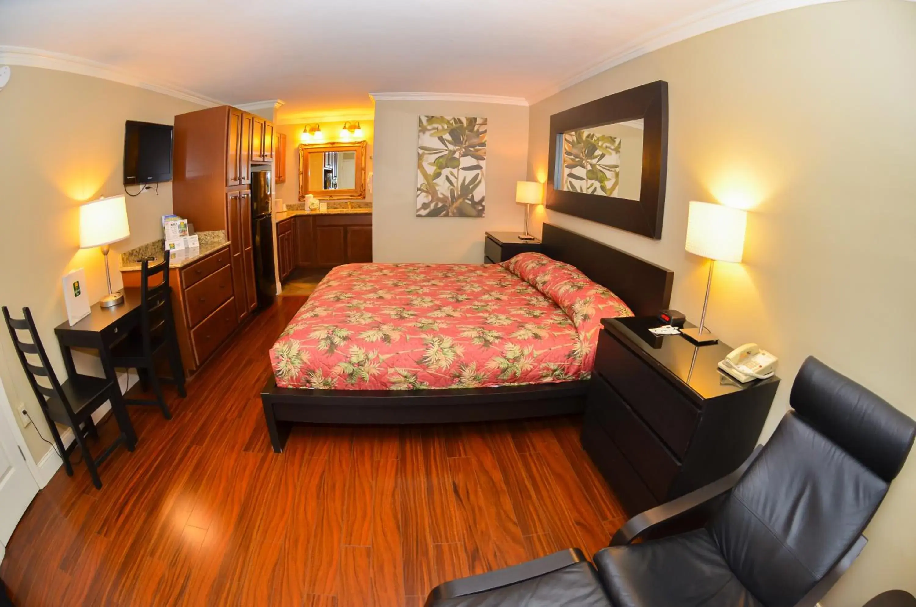 Photo of the whole room, Bed in Gulfcoast Inn Naples Photo of the whole room, Bed in Gulfcoast Inn Naples