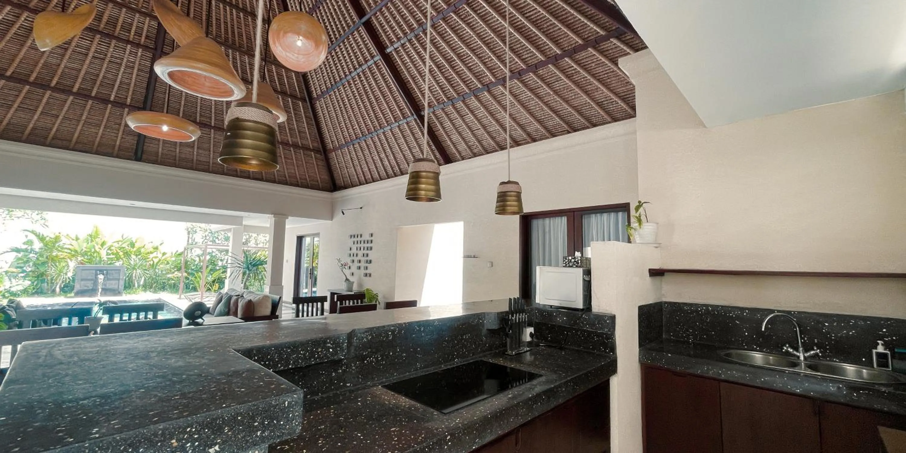 microwave in Aruni Bali Jimbaran Boutique Villa