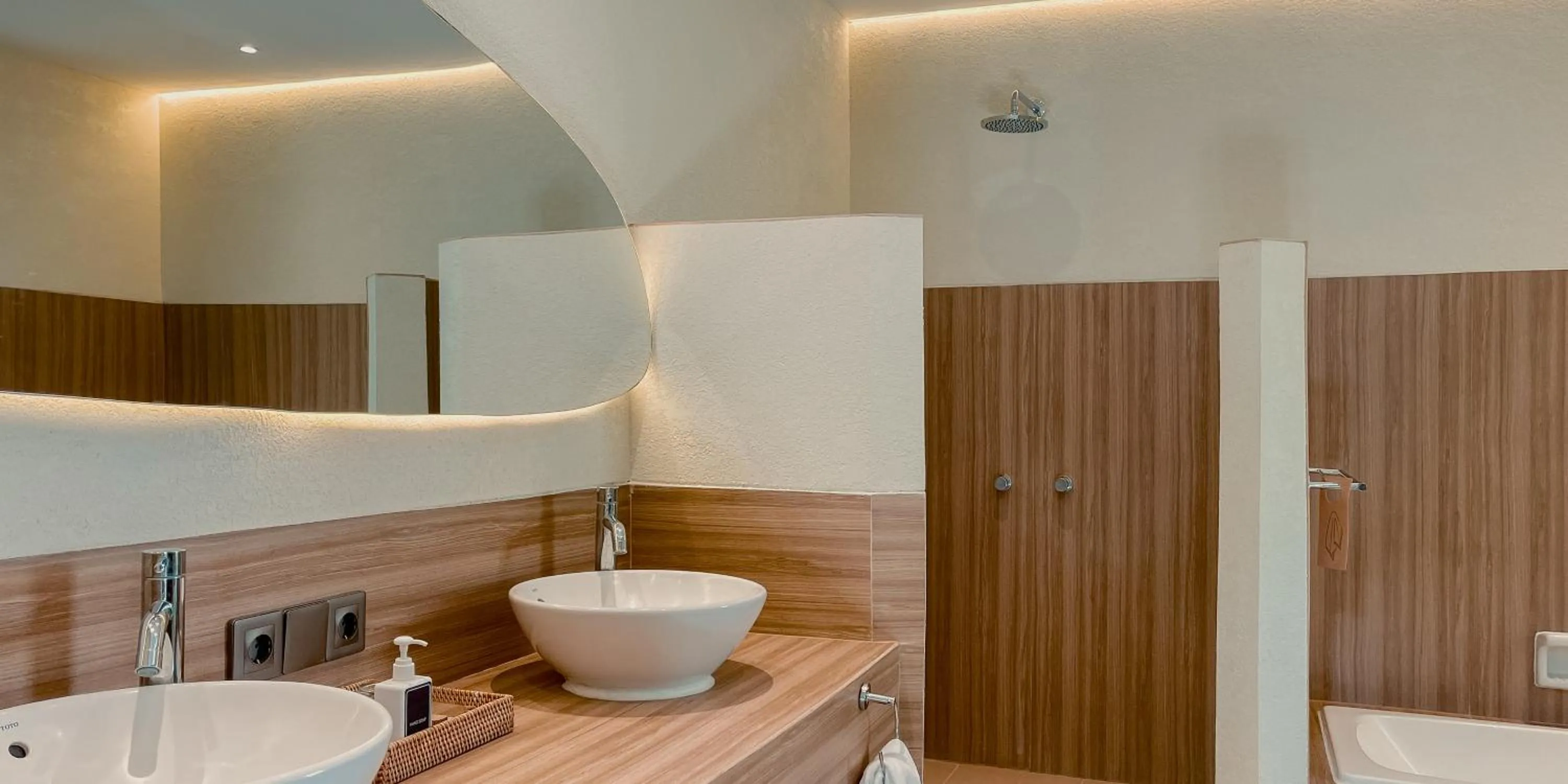 Shower in Aruni Bali Jimbaran Boutique Villa