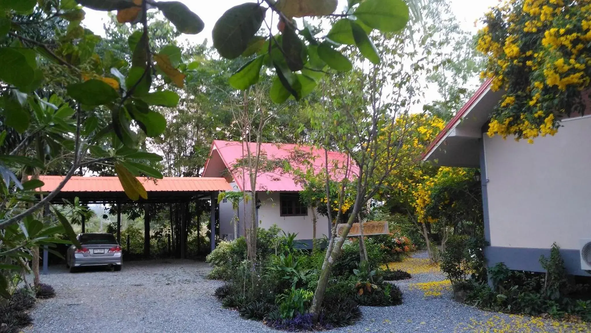 Property building in Areeya Resort Property building in Areeya Resort