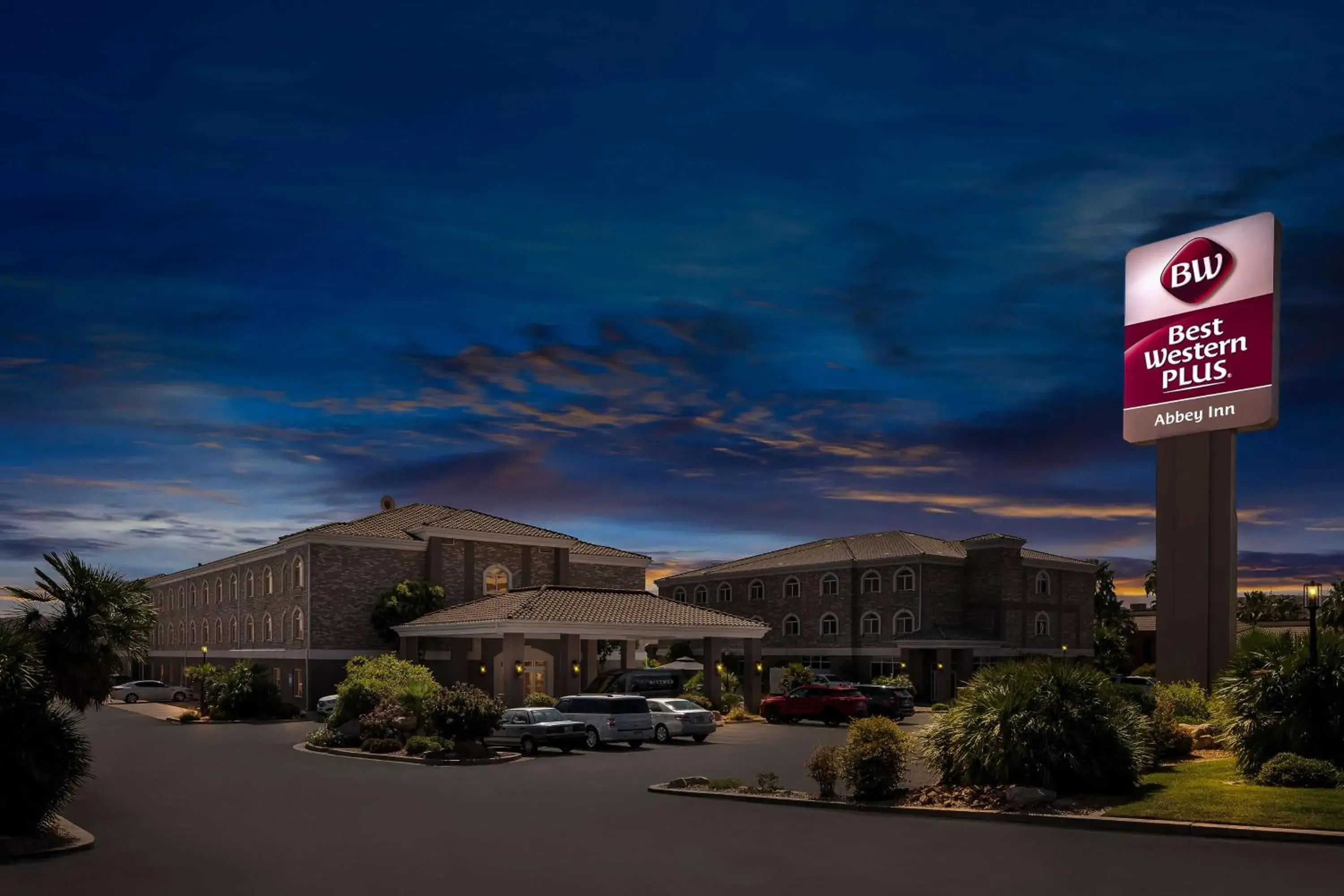 Property building in Best Western Plus Abbey Inn Property building in Best Western Plus Abbey Inn