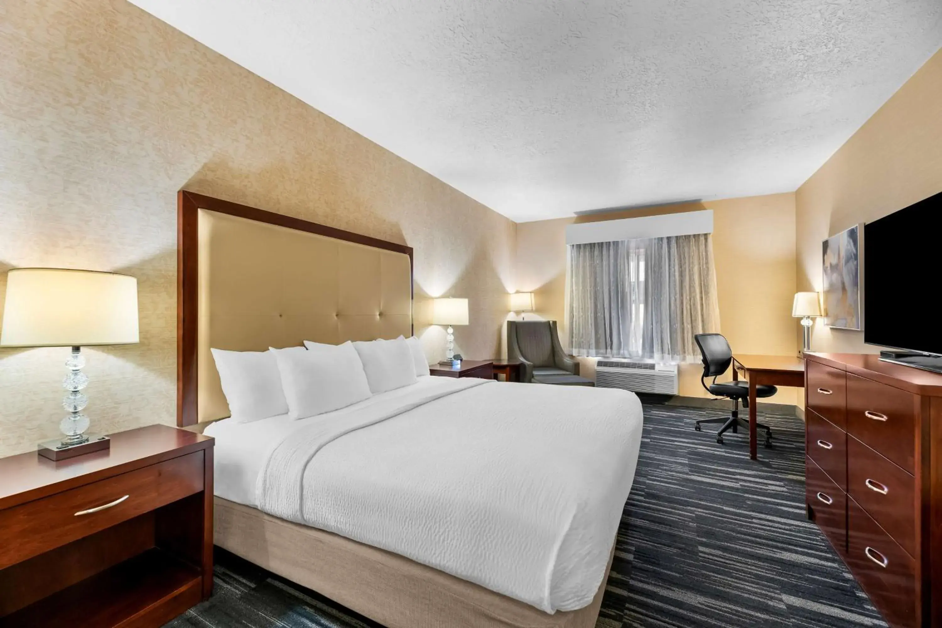 Bedroom, Bed in Best Western Plus Abbey Inn Bedroom, Bed in Best Western Plus Abbey Inn