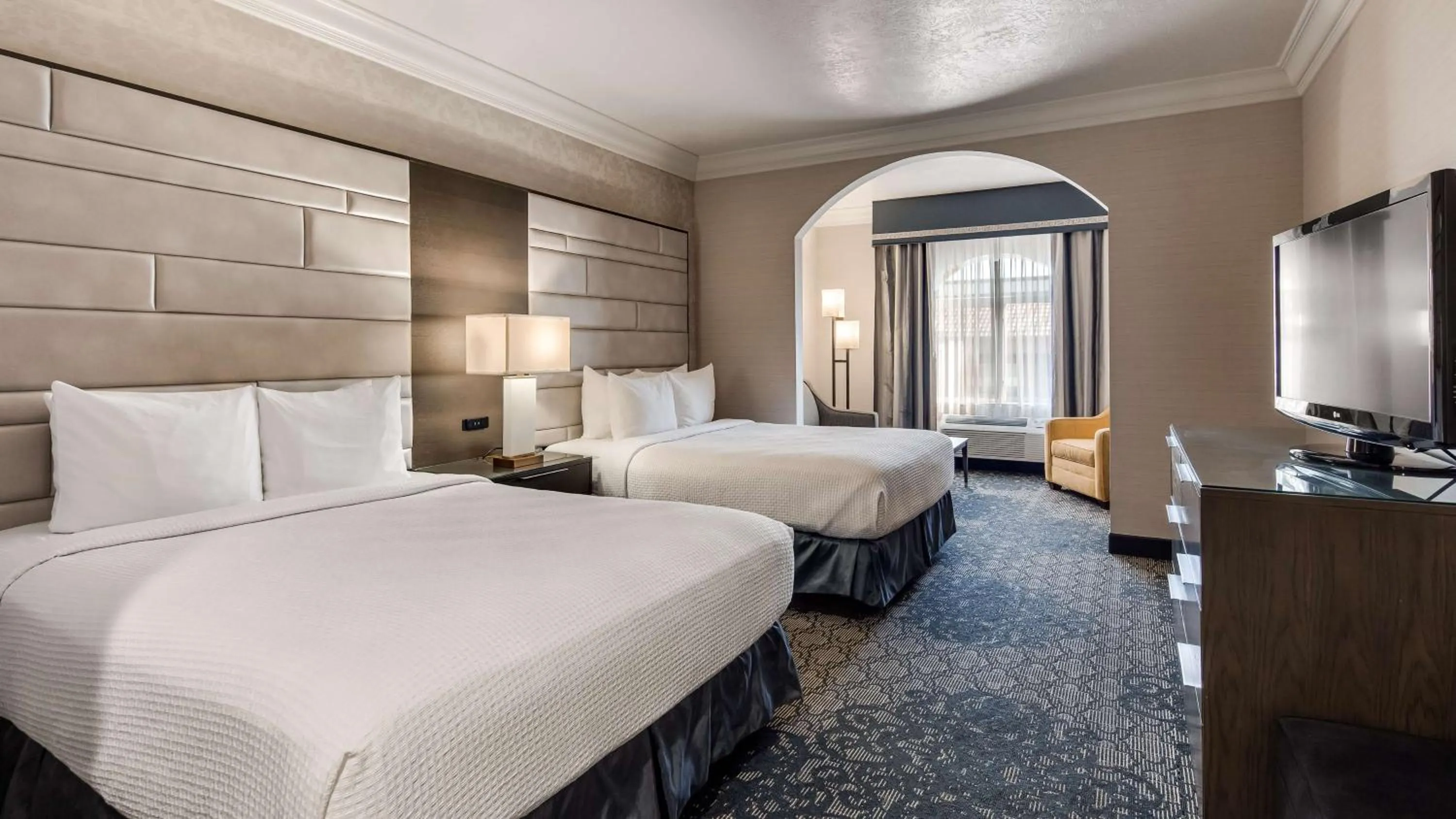 Bedroom, Bed in Best Western Plus Abbey Inn