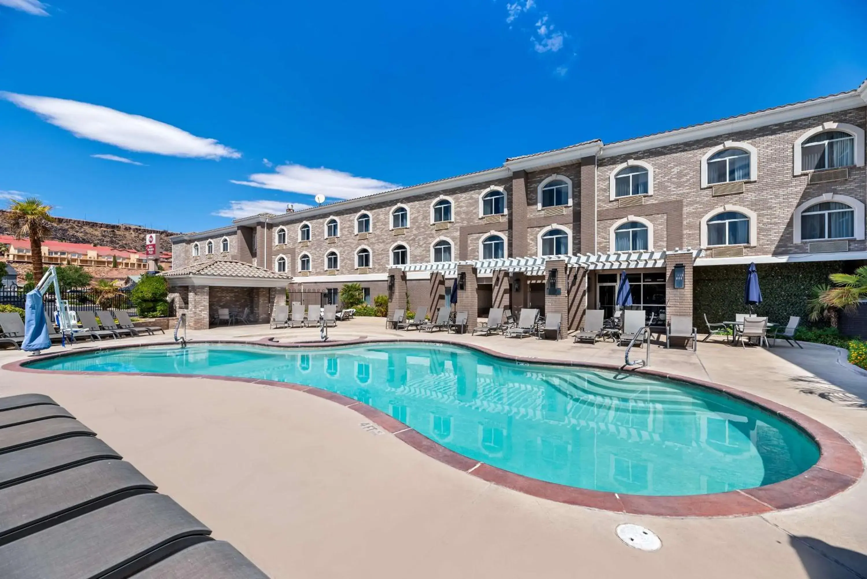 Pool view in Best Western Plus Abbey Inn Pool view in Best Western Plus Abbey Inn