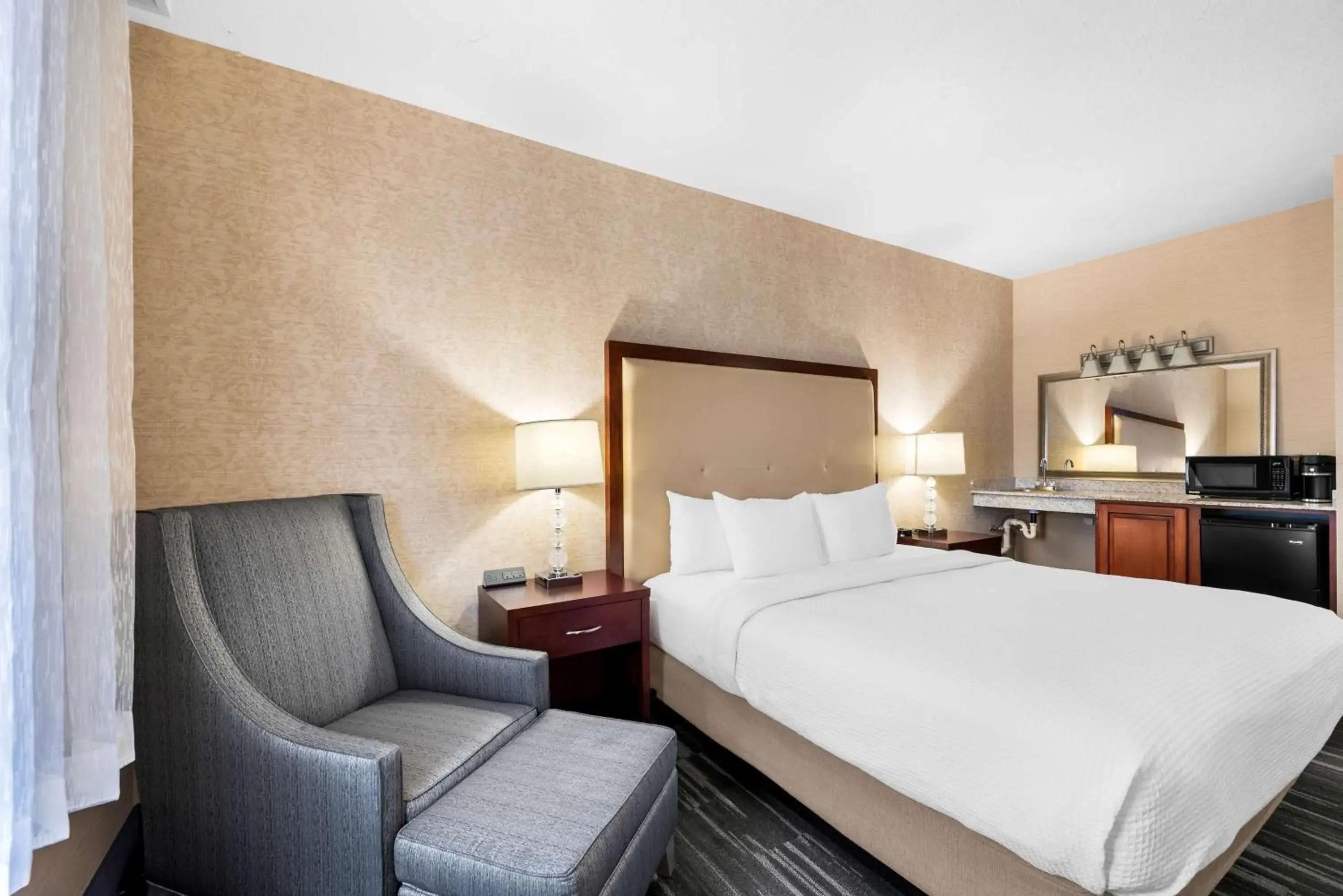 Bedroom, Bed in Best Western Plus Abbey Inn Bedroom, Bed in Best Western Plus Abbey Inn