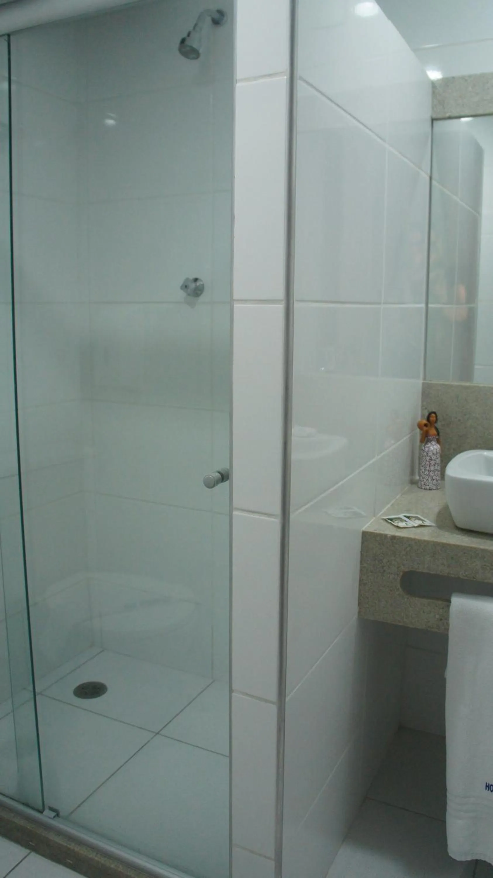 Shower in Hotel Barramares