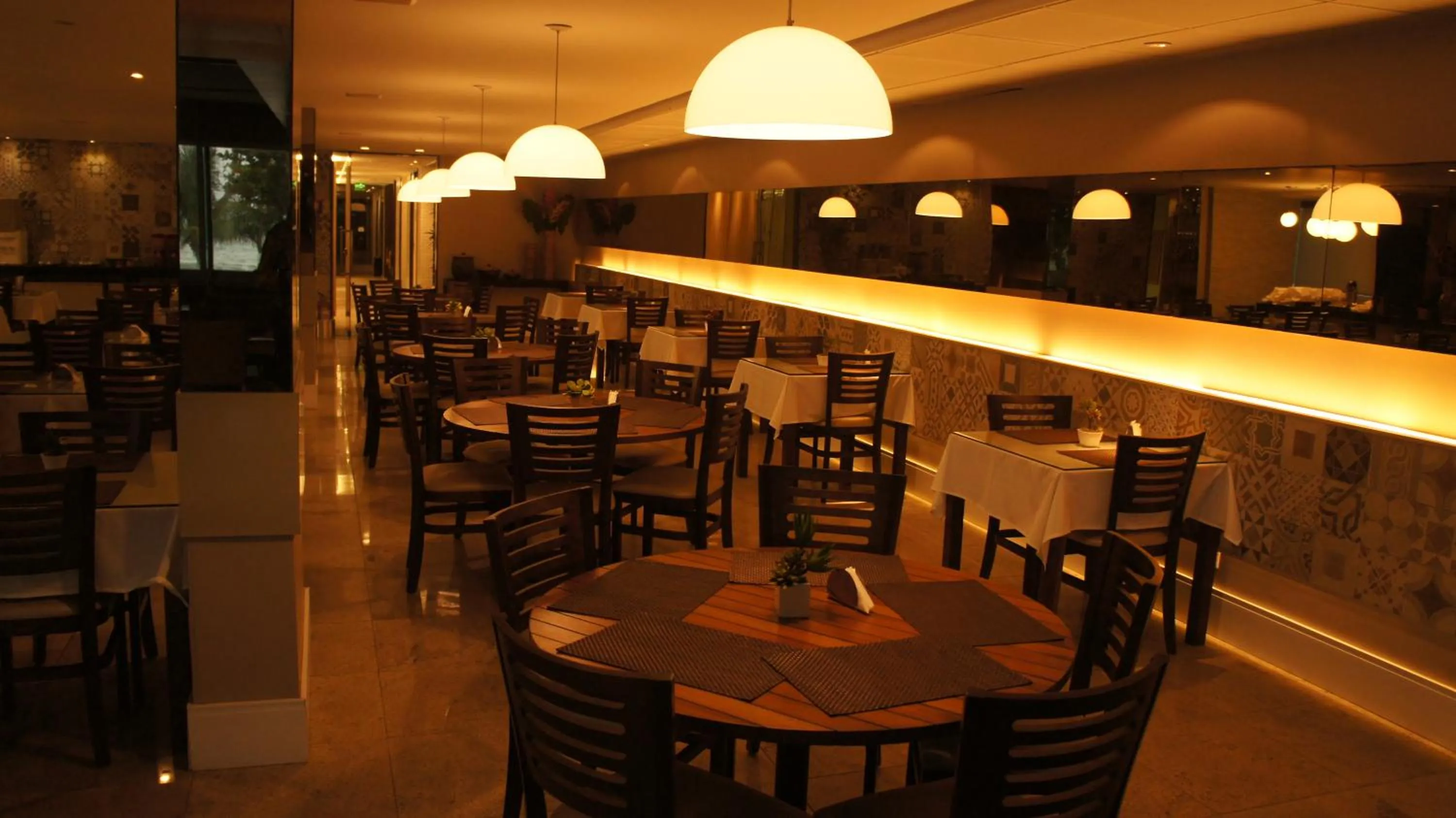 Restaurant/places to eat in Hotel Barramares