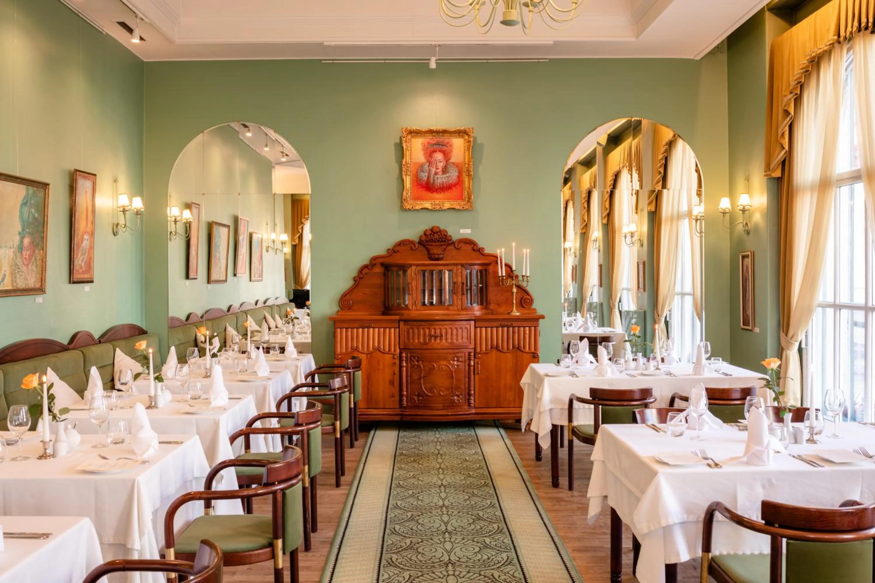 Restaurant/places to eat in Hotel Victoria