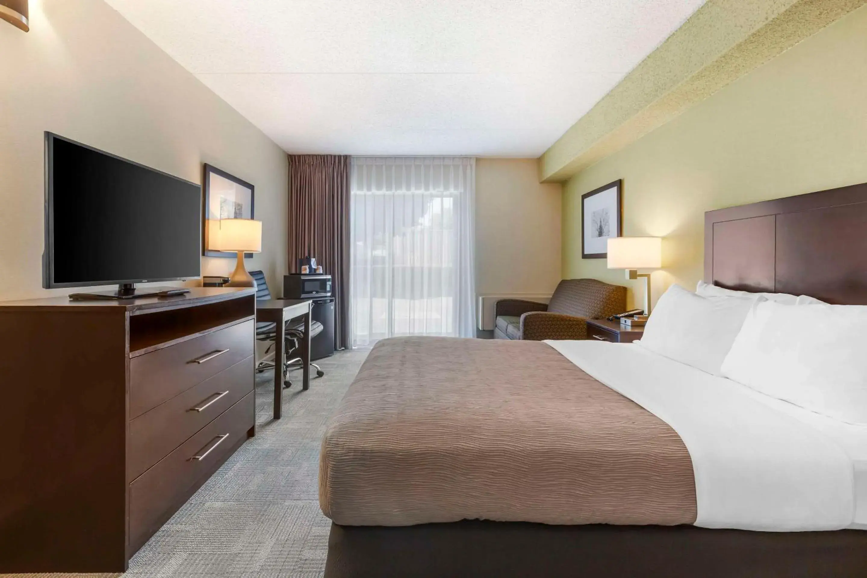 Bedroom, Bed in Quality Inn Bedroom, Bed in Quality Inn