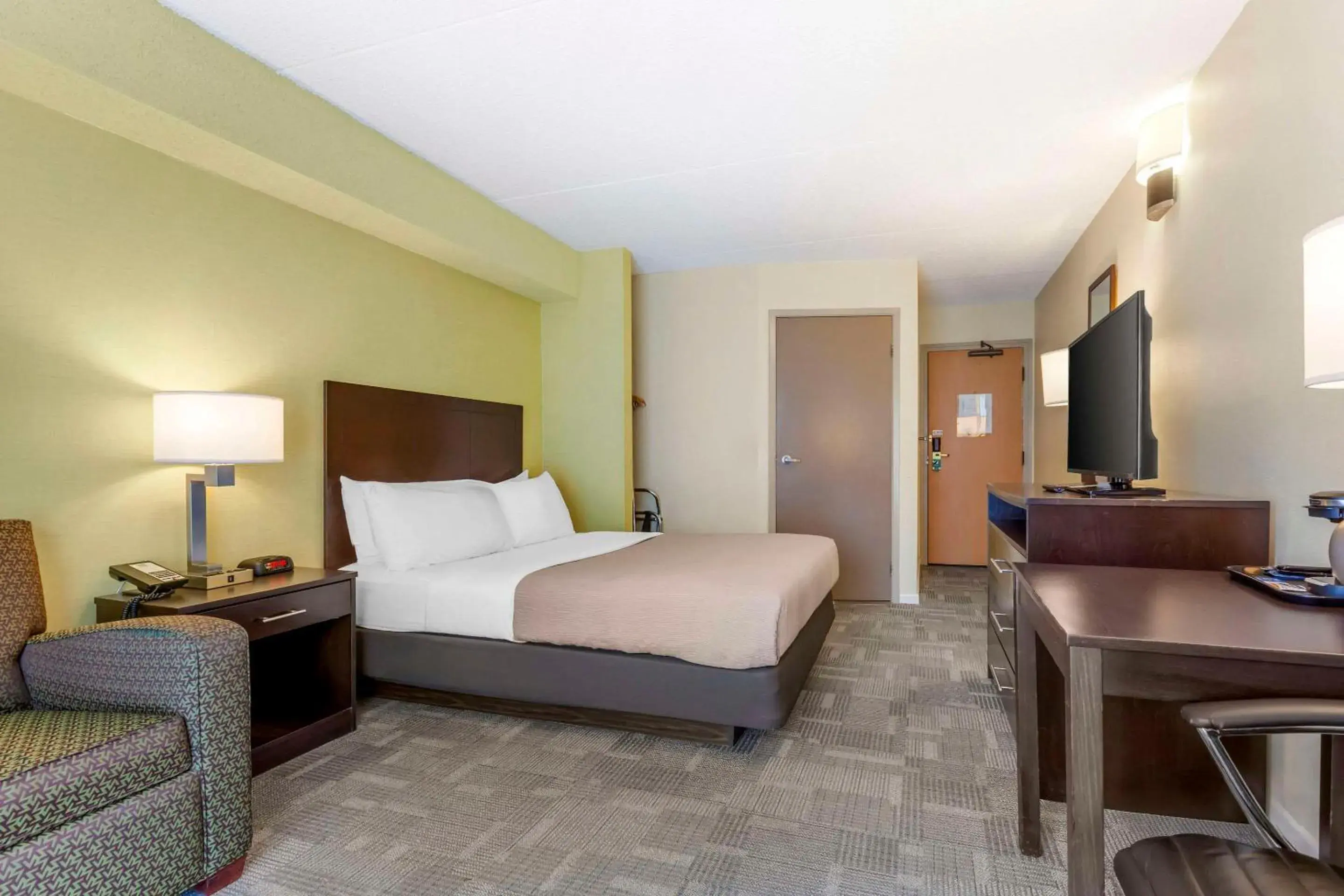 Bedroom, Bed in Quality Inn Bedroom, Bed in Quality Inn