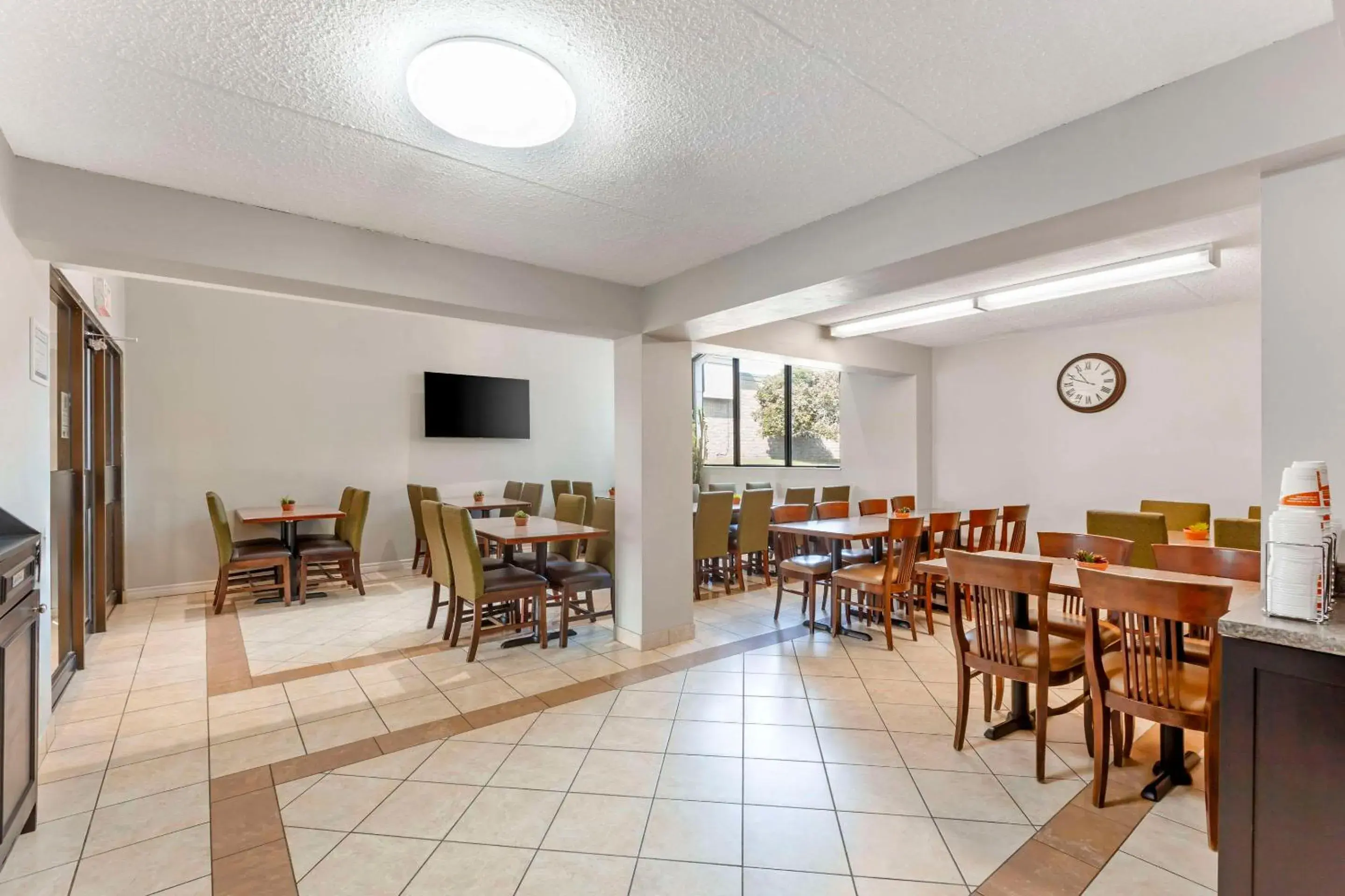 Breakfast in Quality Inn Breakfast in Quality Inn