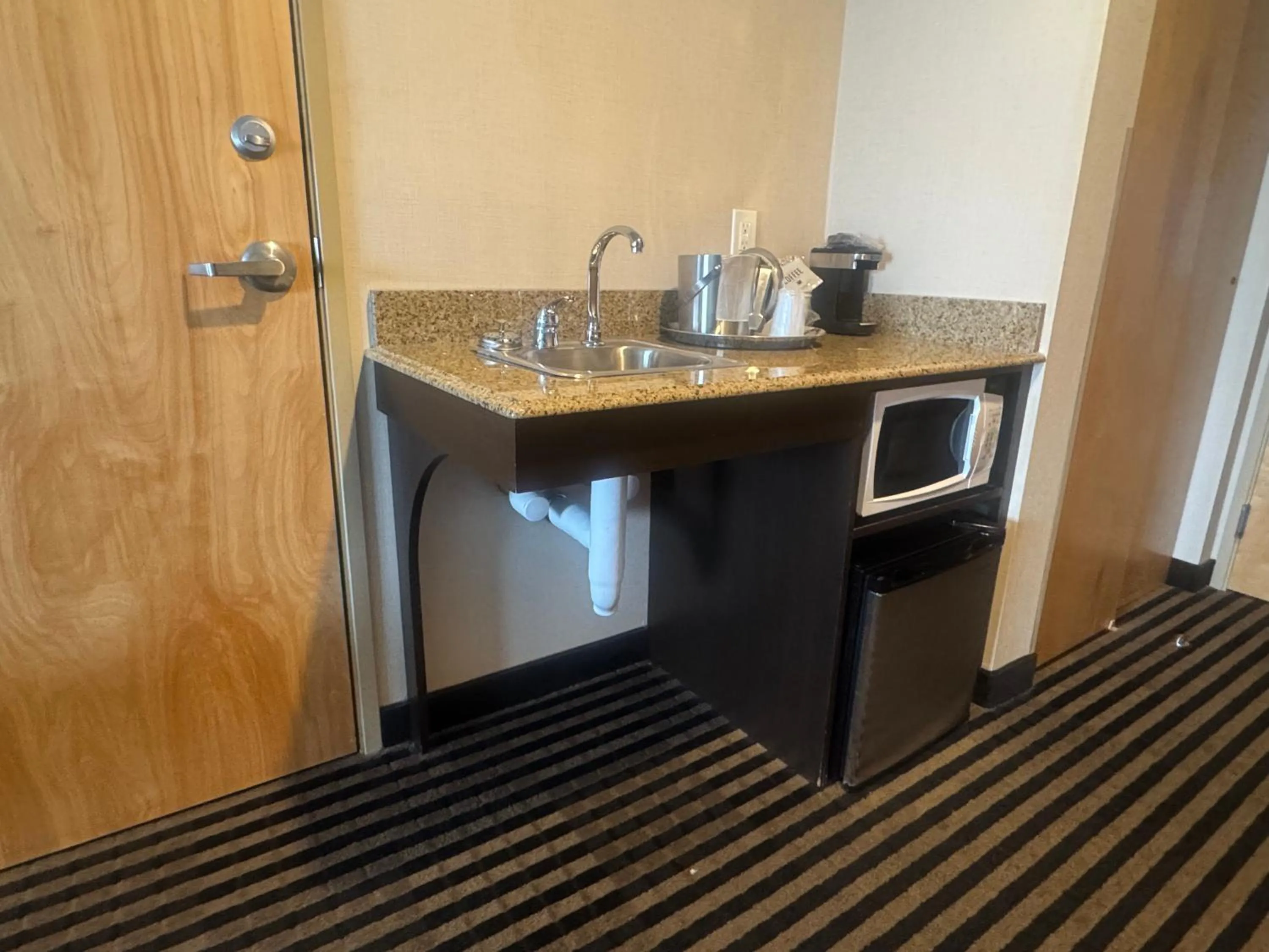 Bedroom in Sonesta Essential Indianapolis Airport