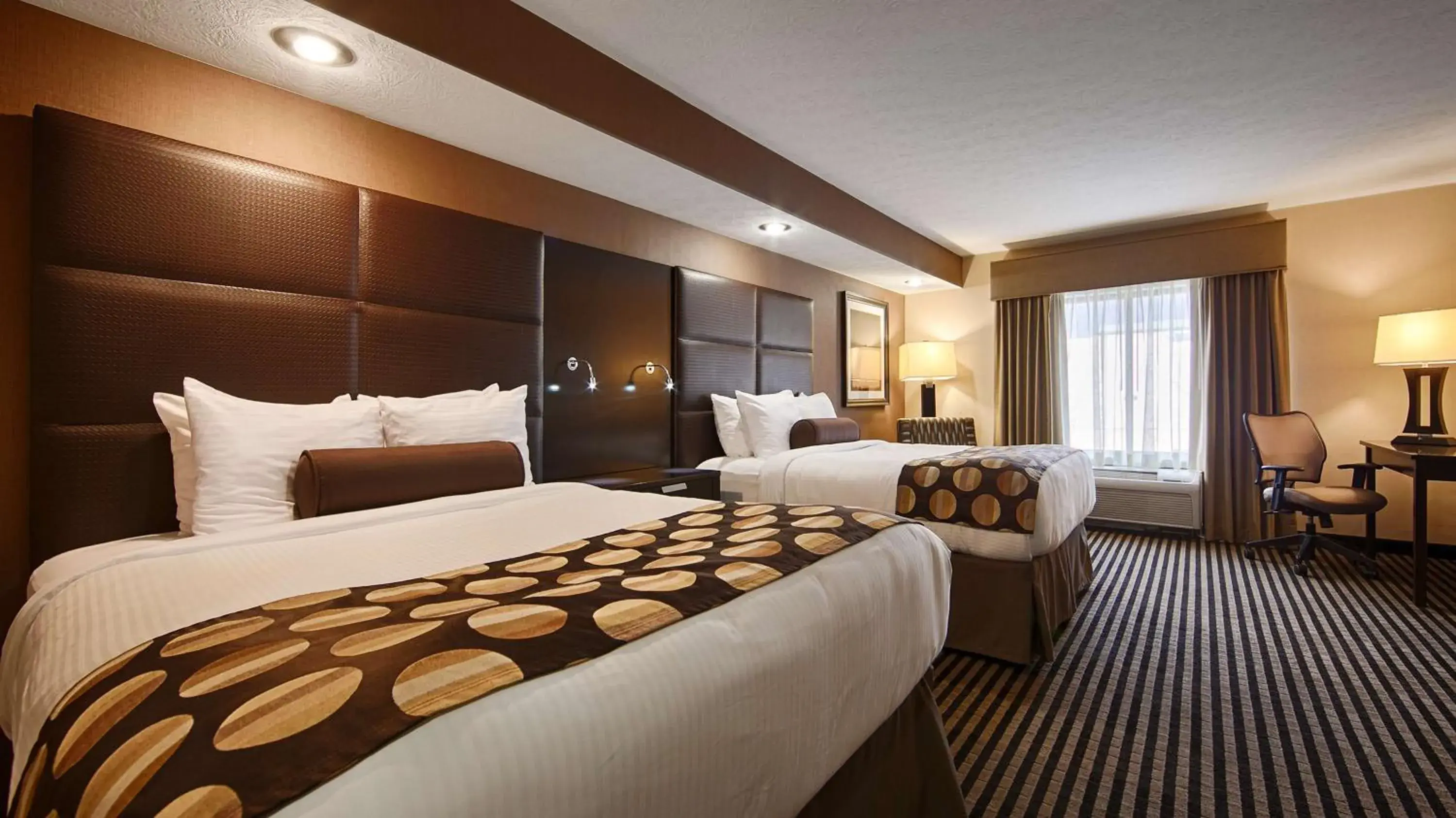 King Suite with Two King Beds in Sonesta Essential Indianapolis Airport King Suite with Two King Beds in Sonesta Essential Indianapolis Airport