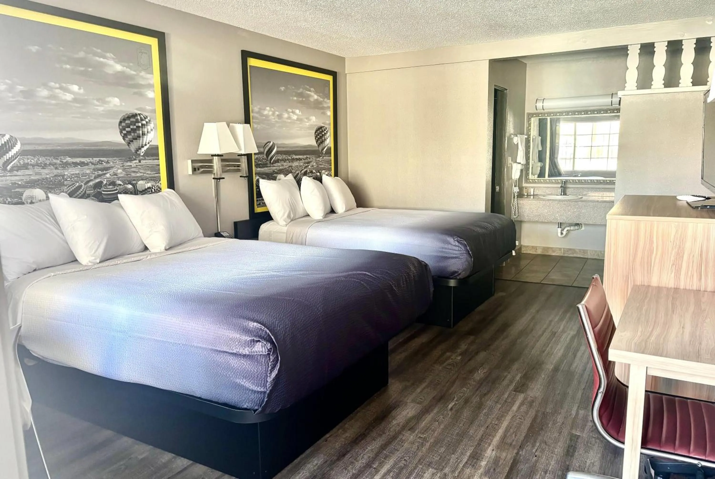 Photo of the whole room, Bed in Super 8 by Wyndham Albuquerque Downtown
