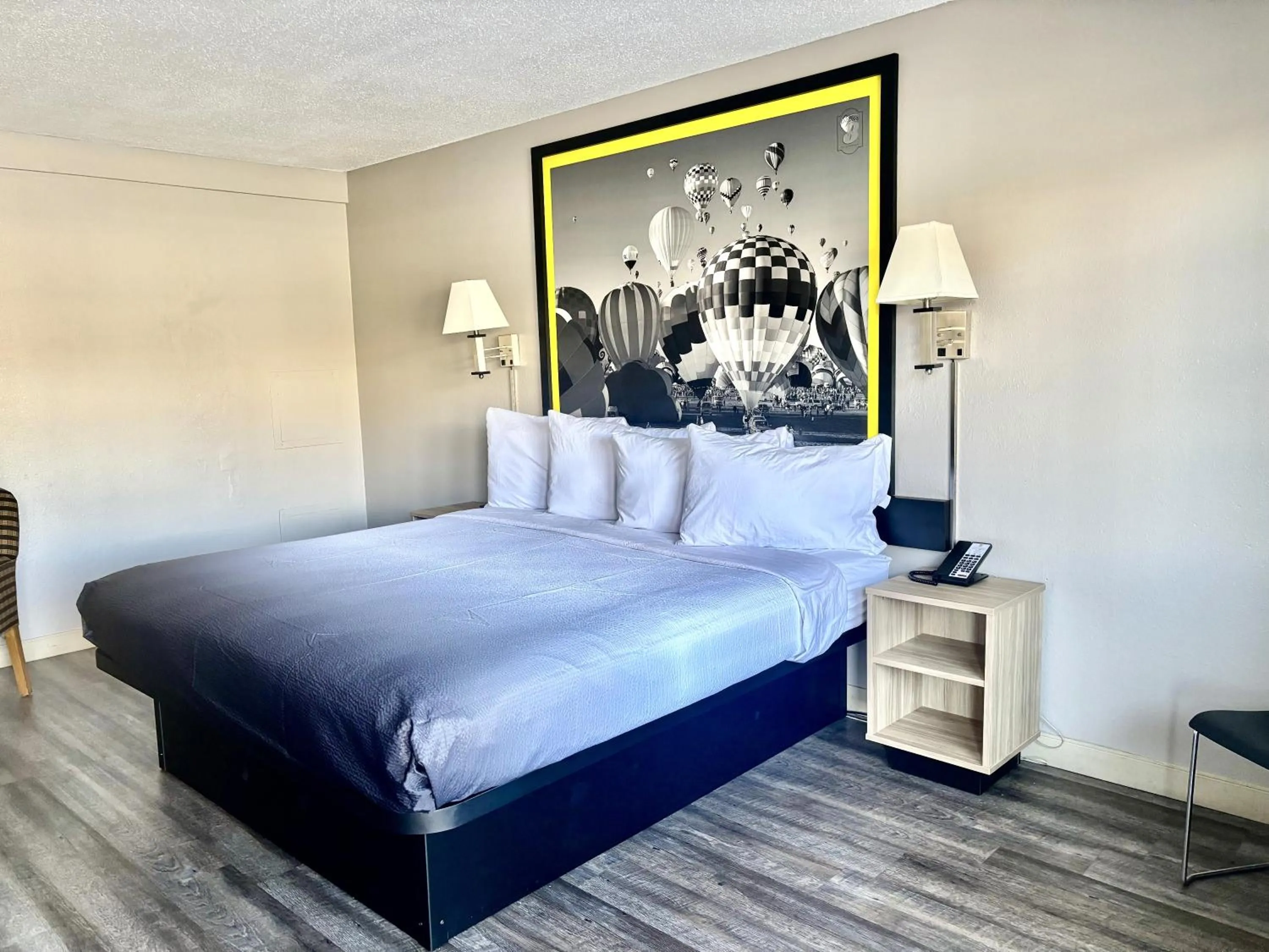 Bedroom, Bed in Super 8 by Wyndham Albuquerque Downtown
