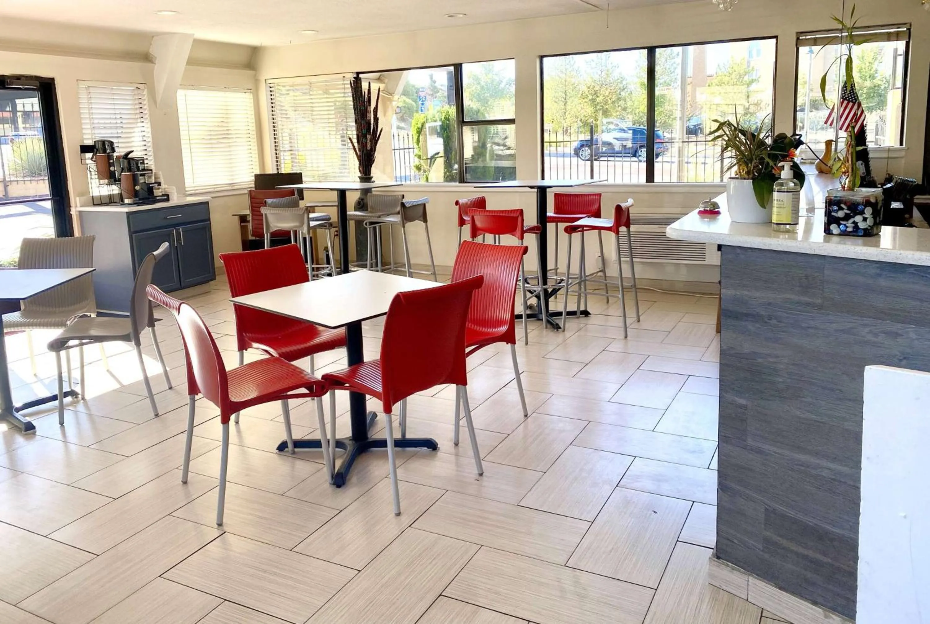 Breakfast in Super 8 by Wyndham Albuquerque Downtown