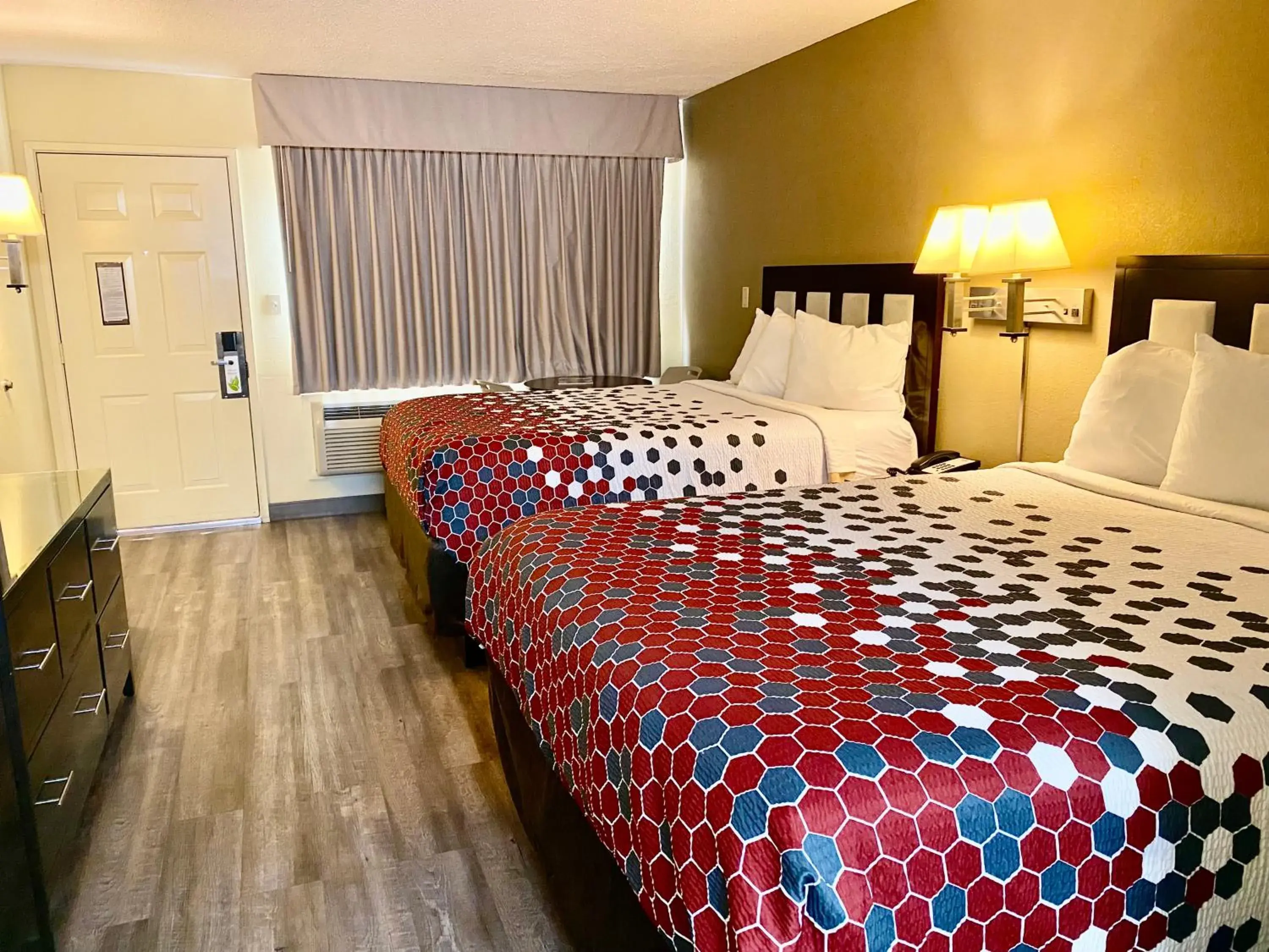 Bedroom, Bed in Super 8 by Wyndham Albuquerque Downtown Bedroom, Bed in Super 8 by Wyndham Albuquerque Downtown