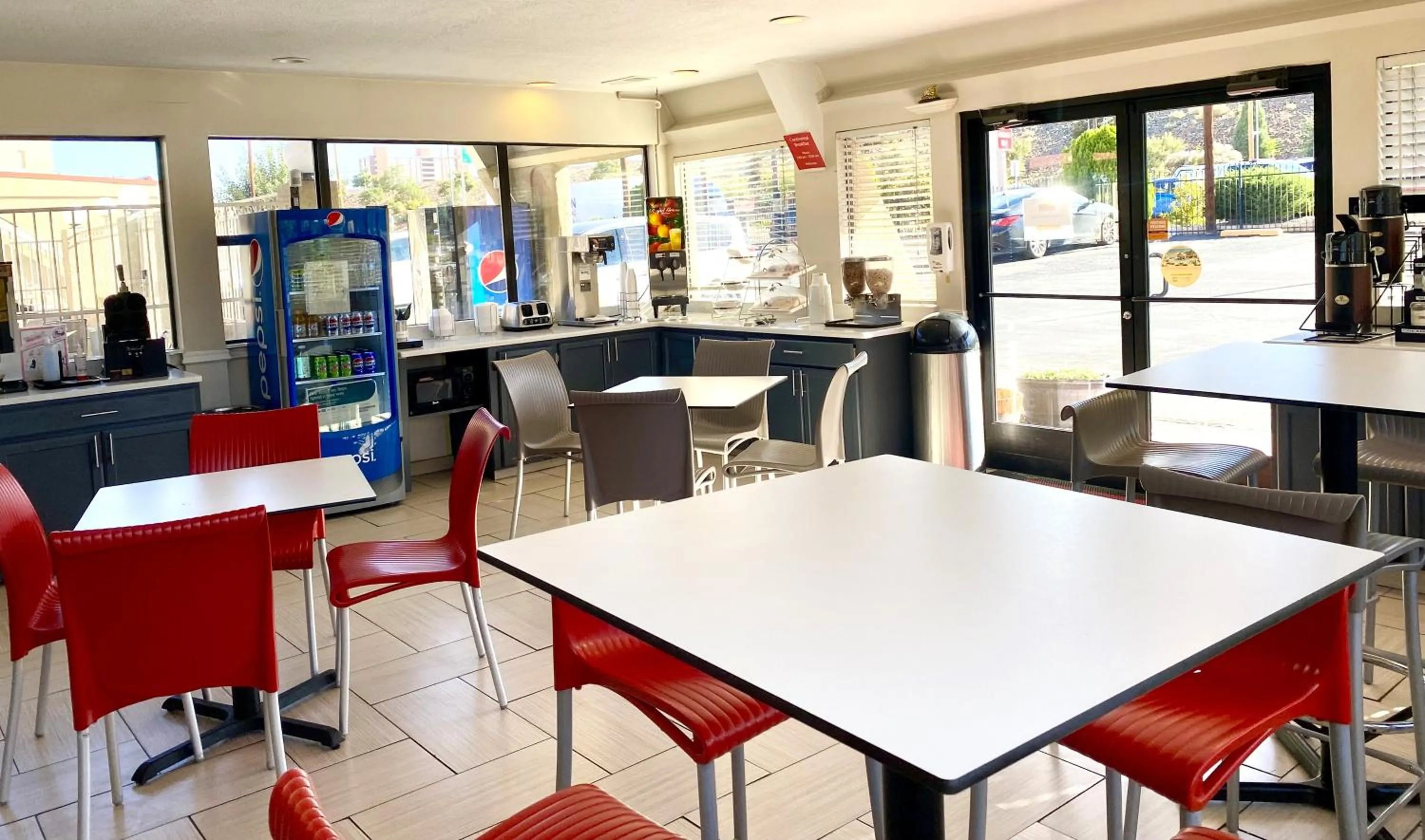 Breakfast in Super 8 by Wyndham Albuquerque Downtown