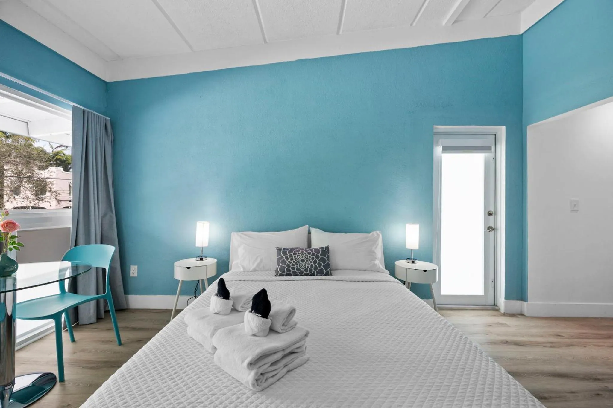 Bed in The New Yorker Hotel Miami