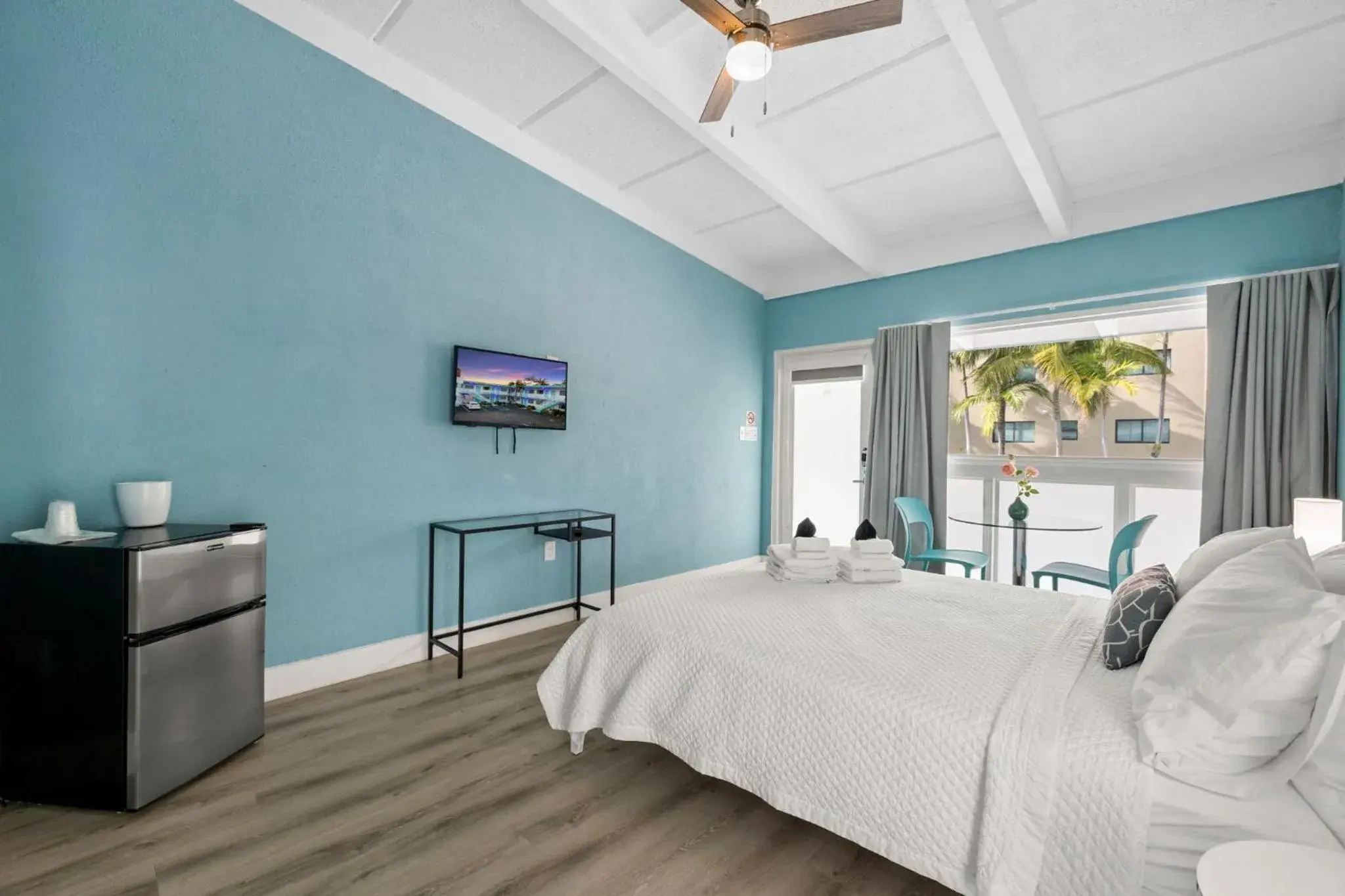 Bed in The New Yorker Hotel Miami Bed in The New Yorker Hotel Miami