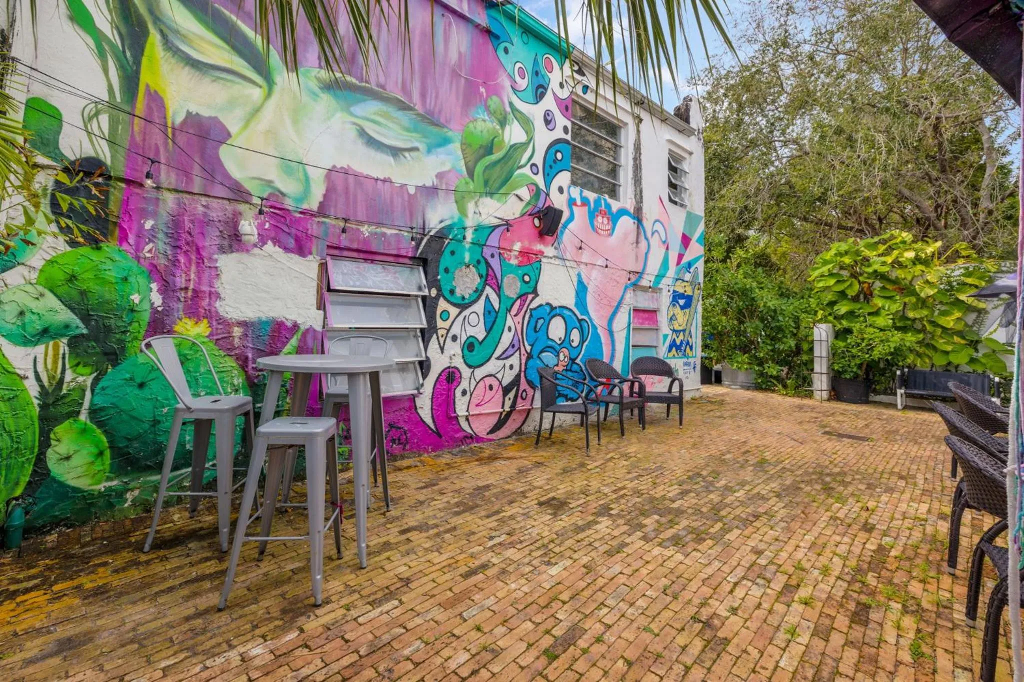 Patio in The New Yorker Hotel Miami