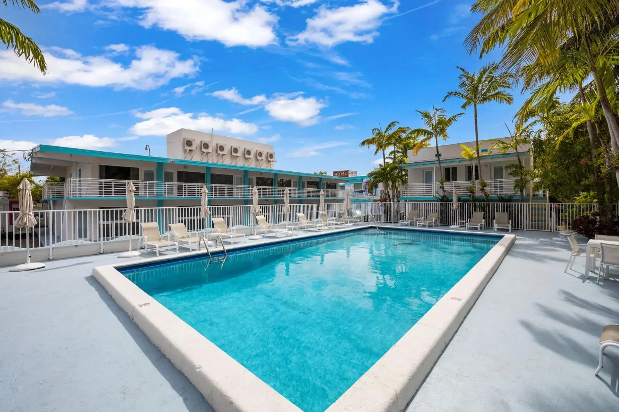 Pool view in The New Yorker Hotel Miami Pool view in The New Yorker Hotel Miami