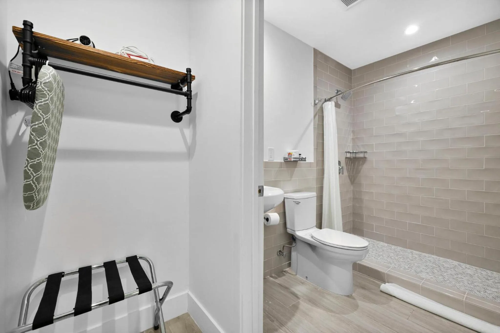 Shower in The New Yorker Hotel Miami