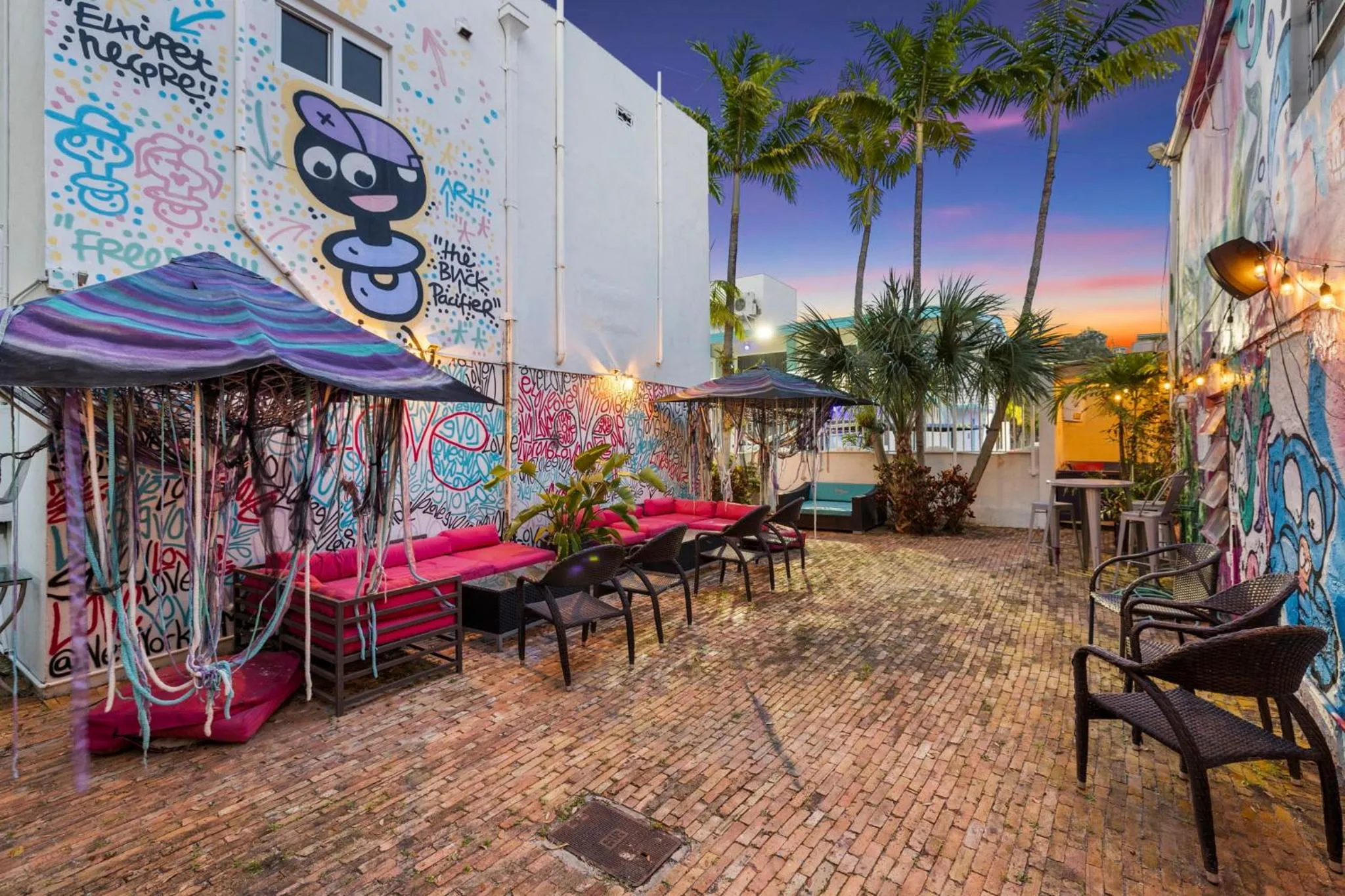 Patio in The New Yorker Hotel Miami