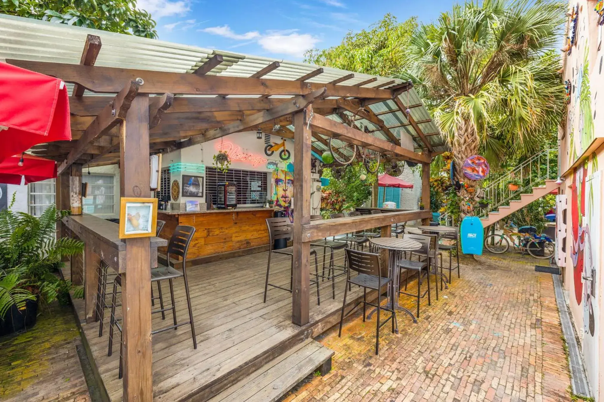 Lounge or bar in The New Yorker Hotel Miami Lounge or bar in The New Yorker Hotel Miami