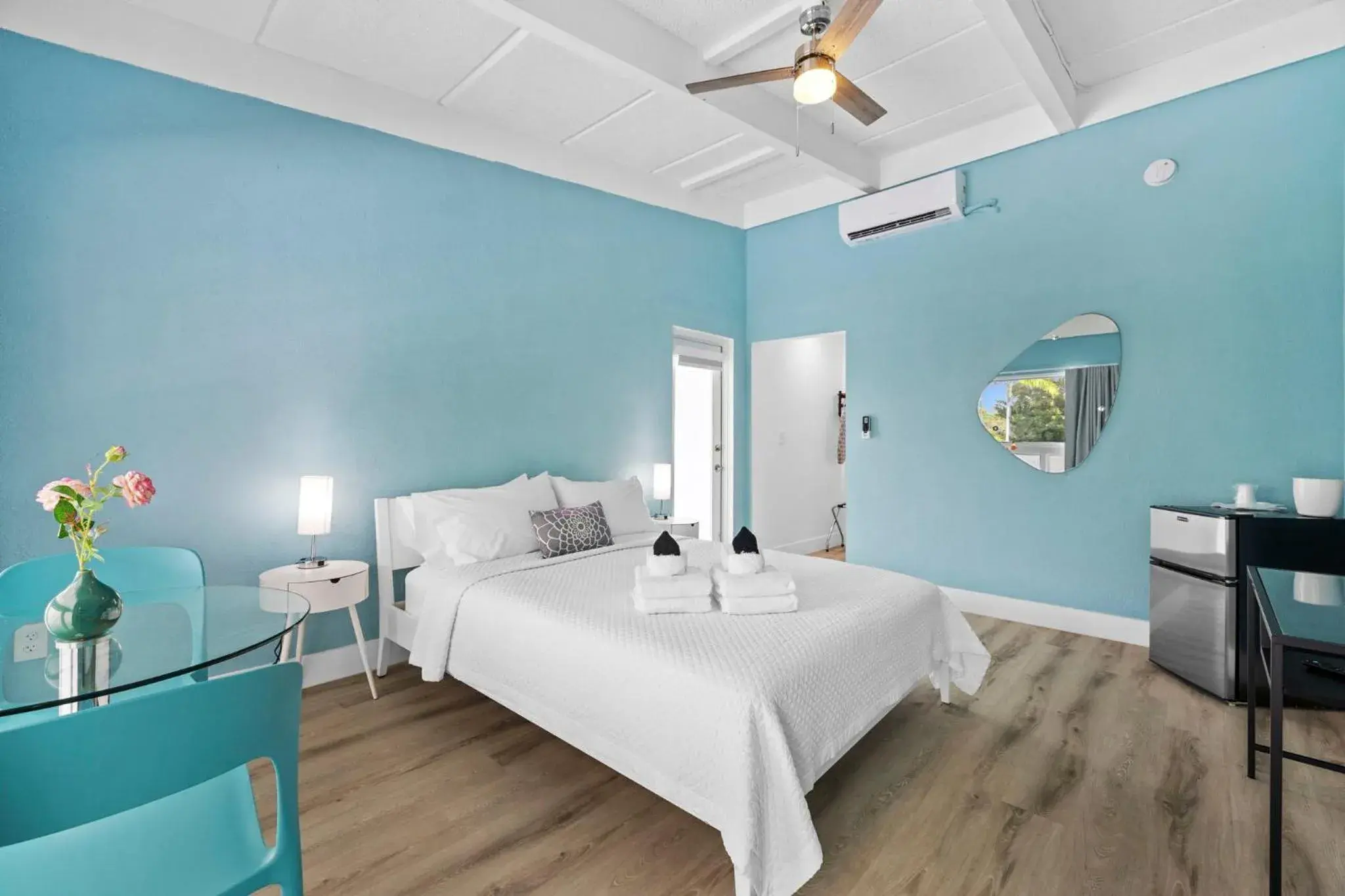 Bed in The New Yorker Hotel Miami Bed in The New Yorker Hotel Miami