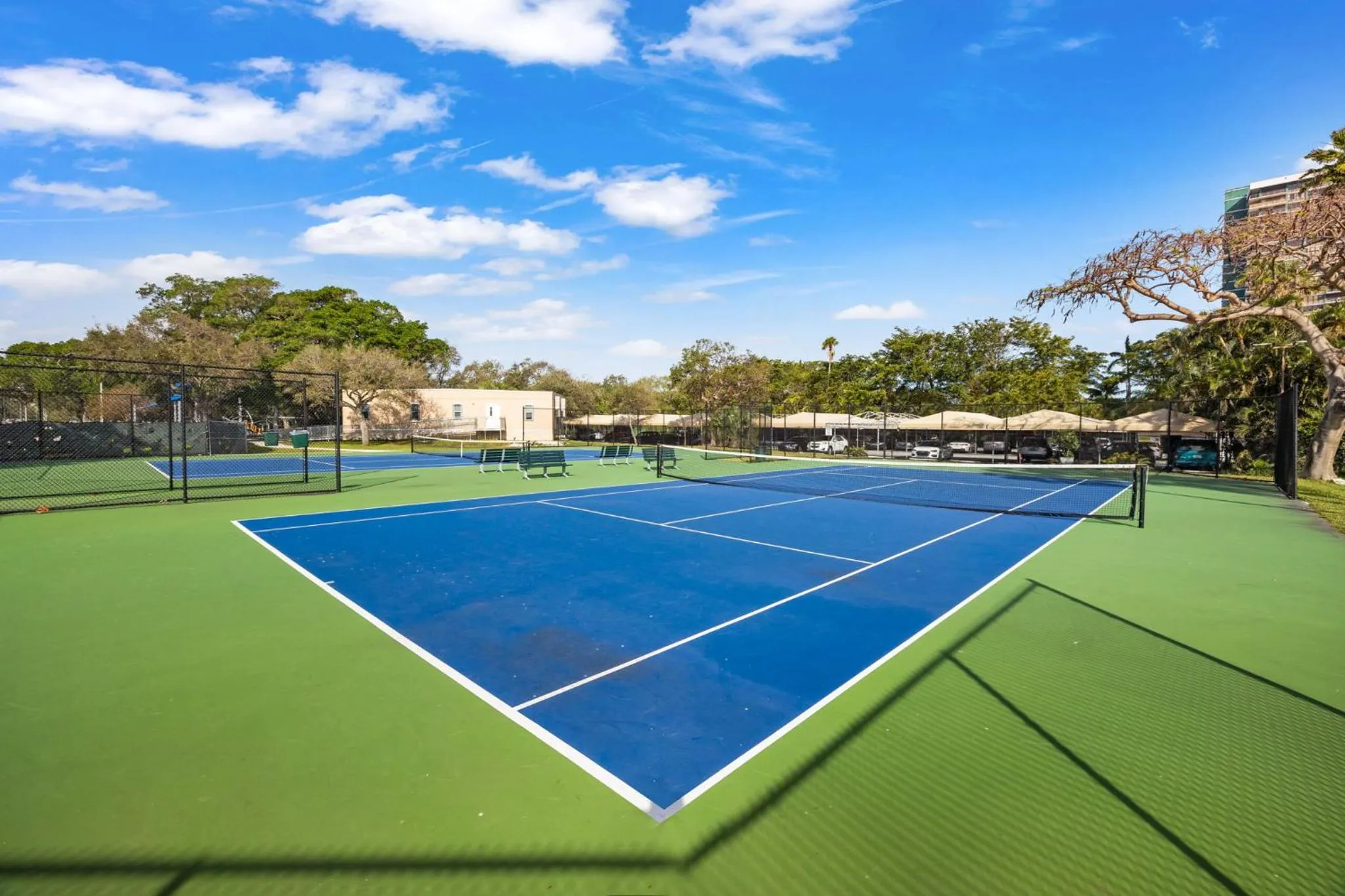 Tennis court in The New Yorker Hotel Miami