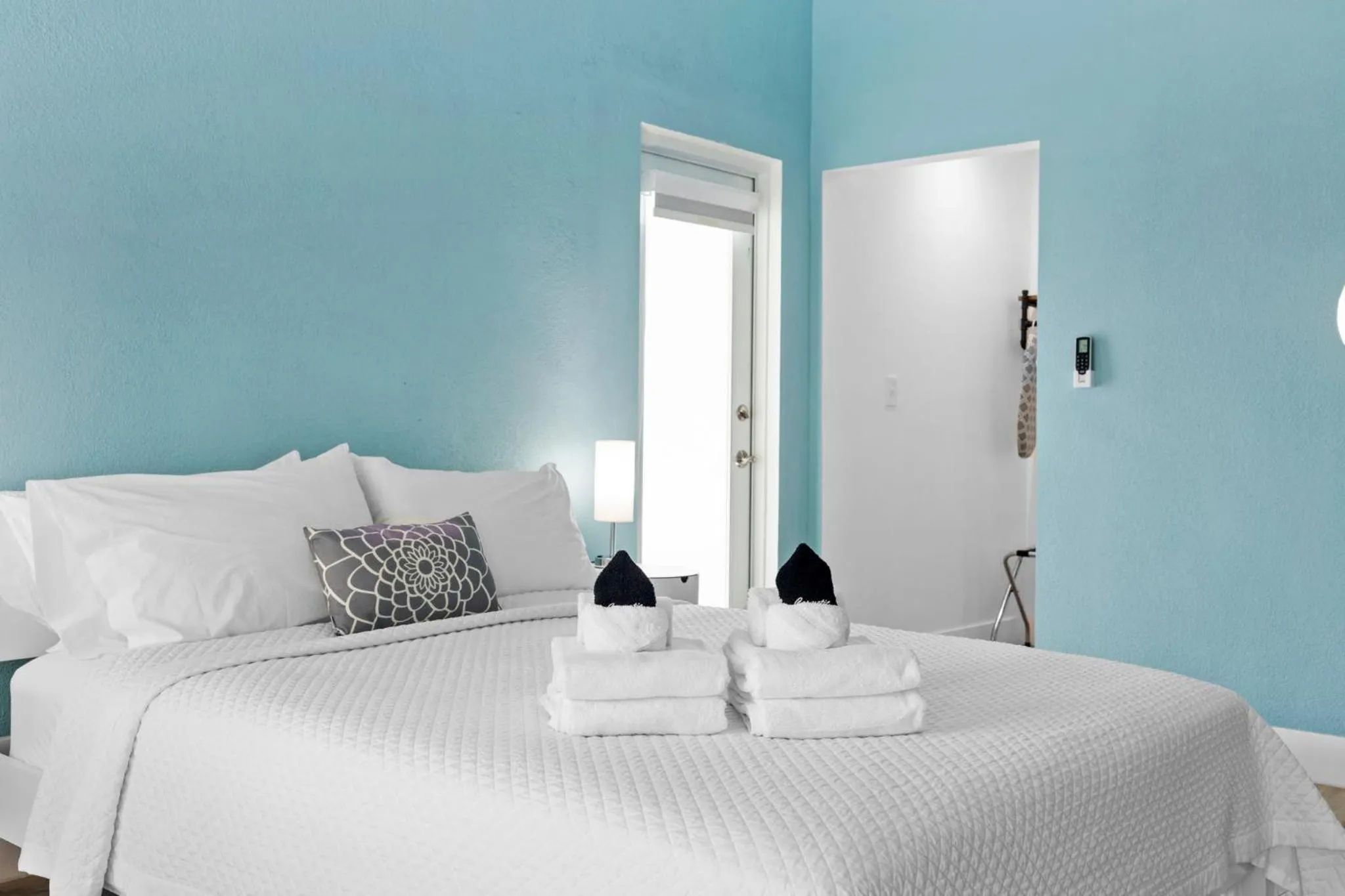 Bed in The New Yorker Hotel Miami